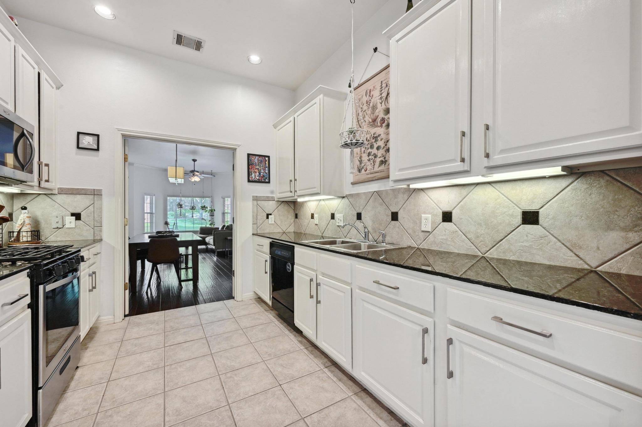 5515 Davis Ln # 32, Austin, TX 78749