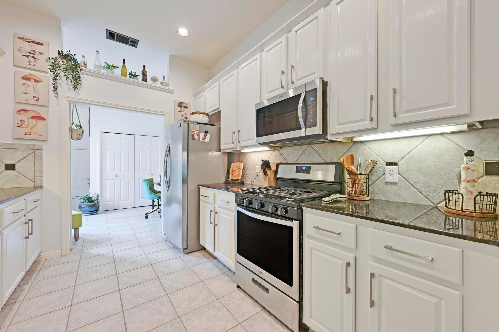 5515 Davis Ln # 32, Austin, TX 78749
