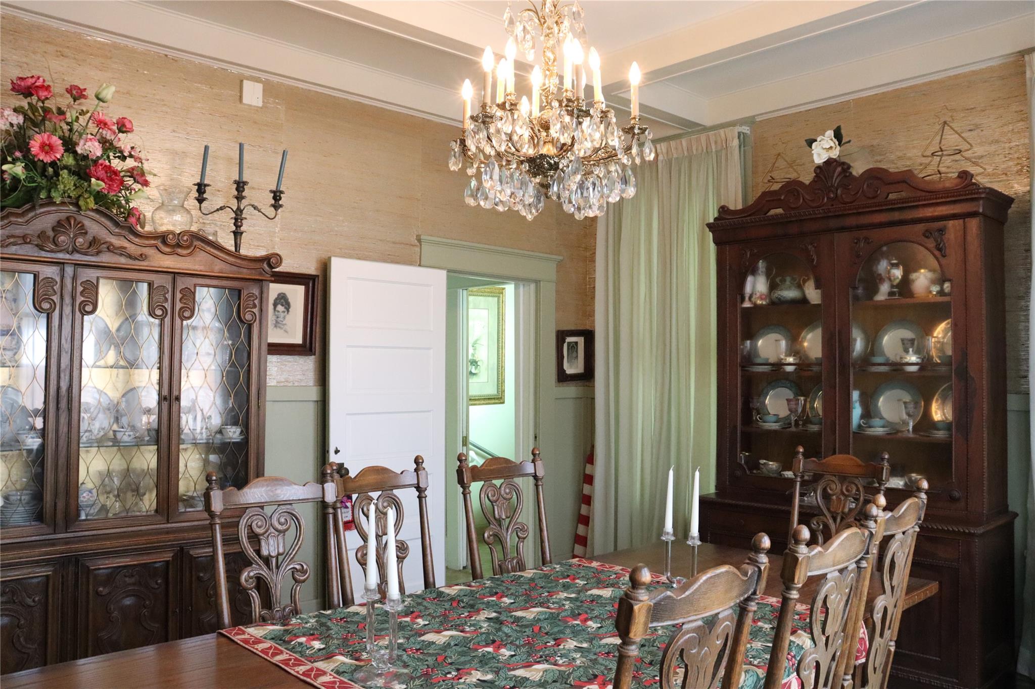 701 Sloan St, Taylor, TX 76574