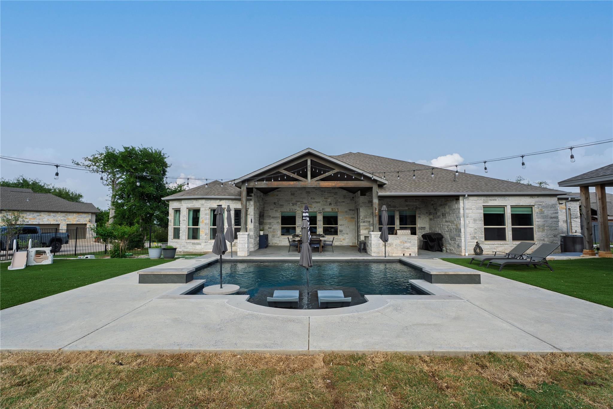 409 Flintlock Dr, Leander, TX 78641