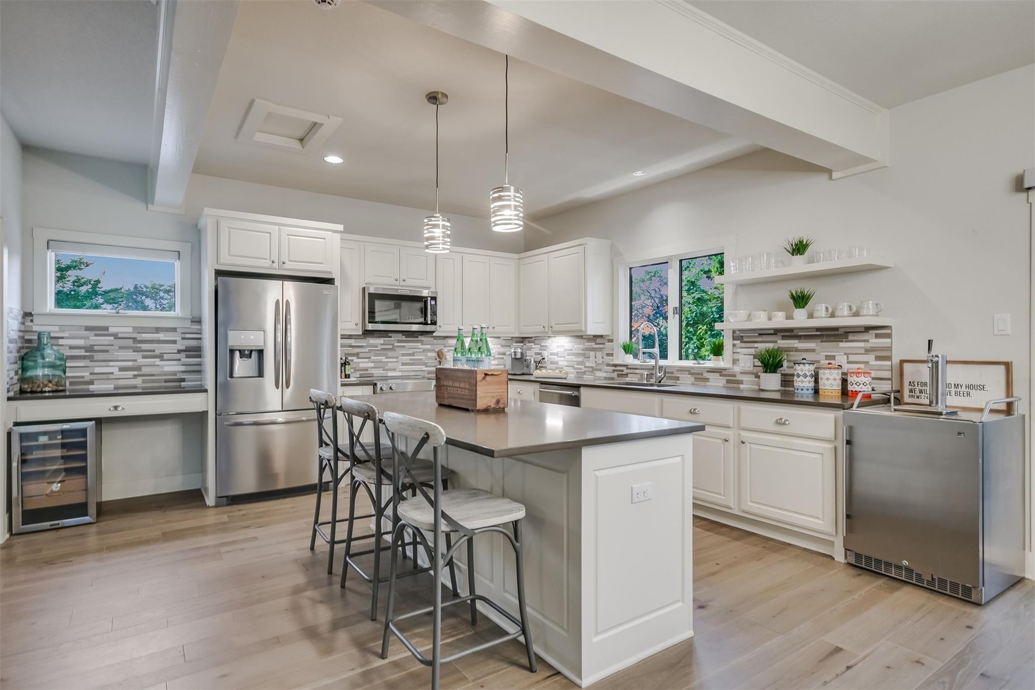 22401 Felicia Dr, Spicewood, TX 78669