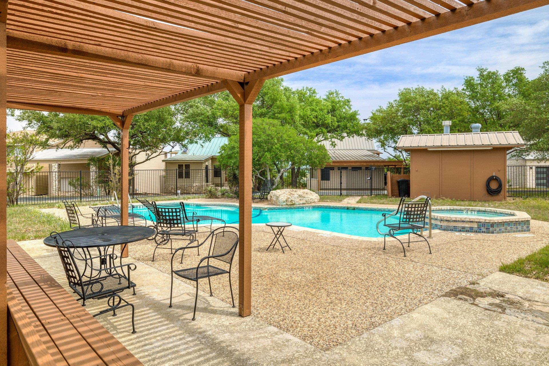 313 Kendall Rd, Spicewood, TX 78669