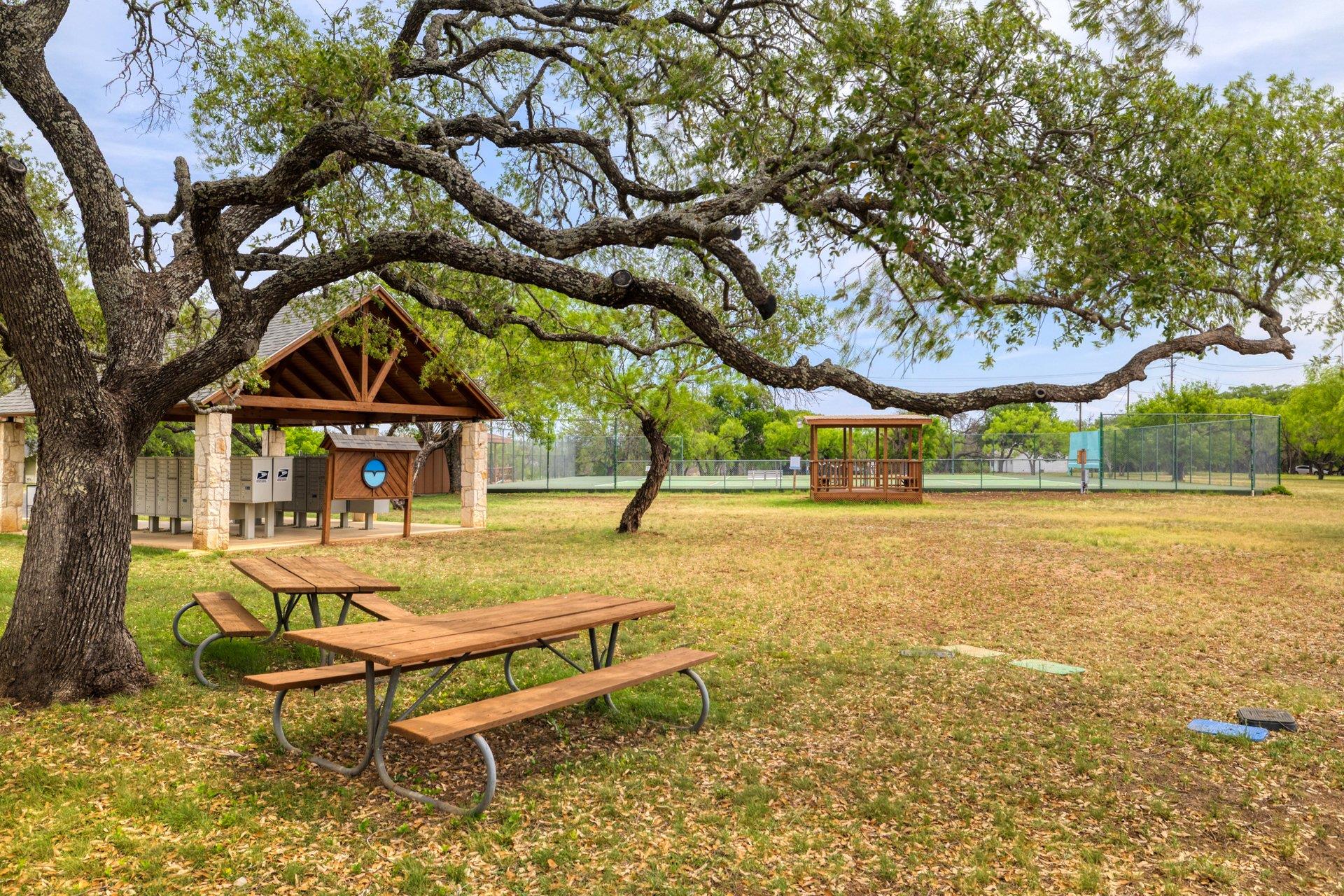 313 Kendall Rd, Spicewood, TX 78669