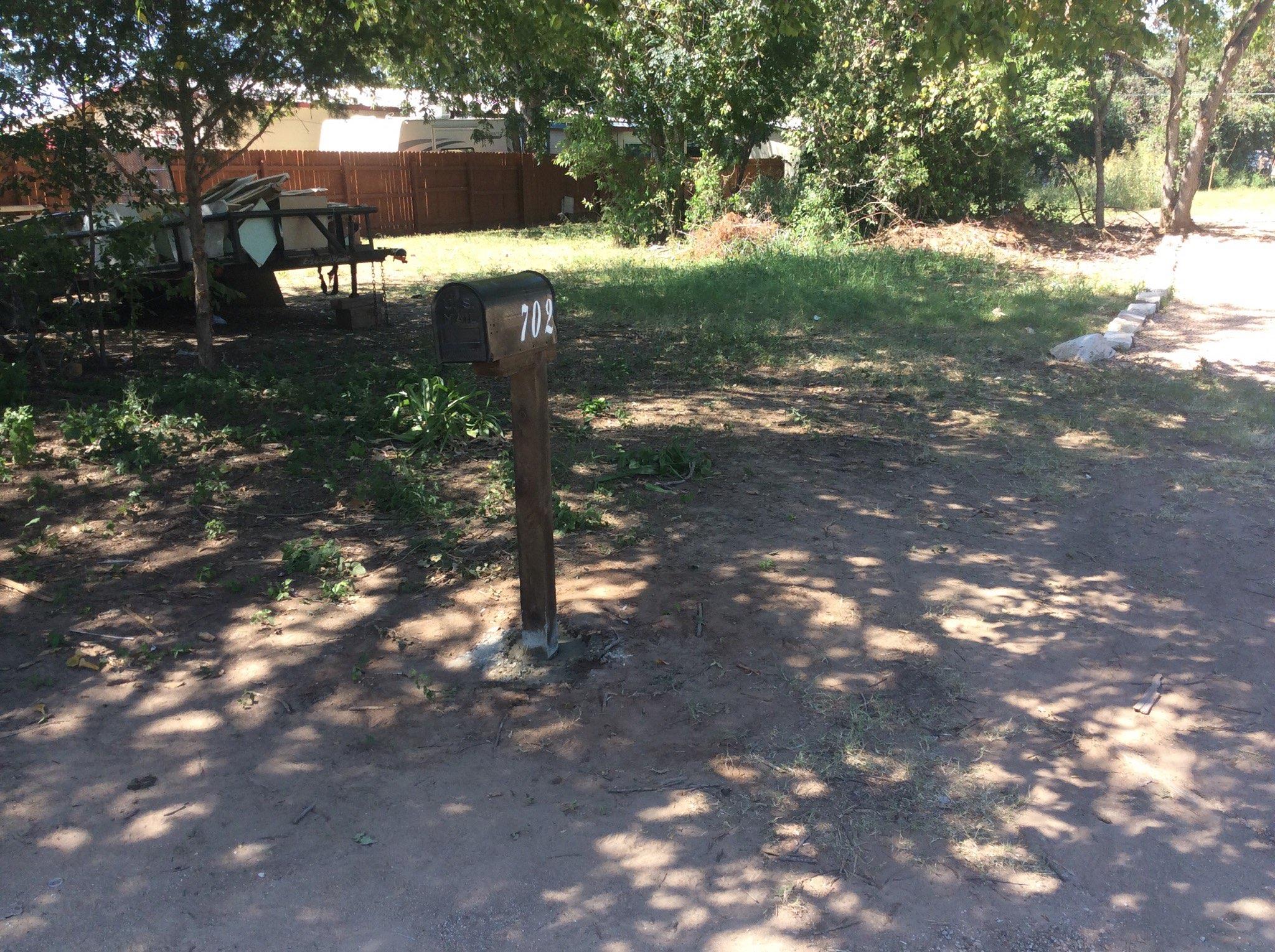 704 Hill St, Smithville, TX 78957