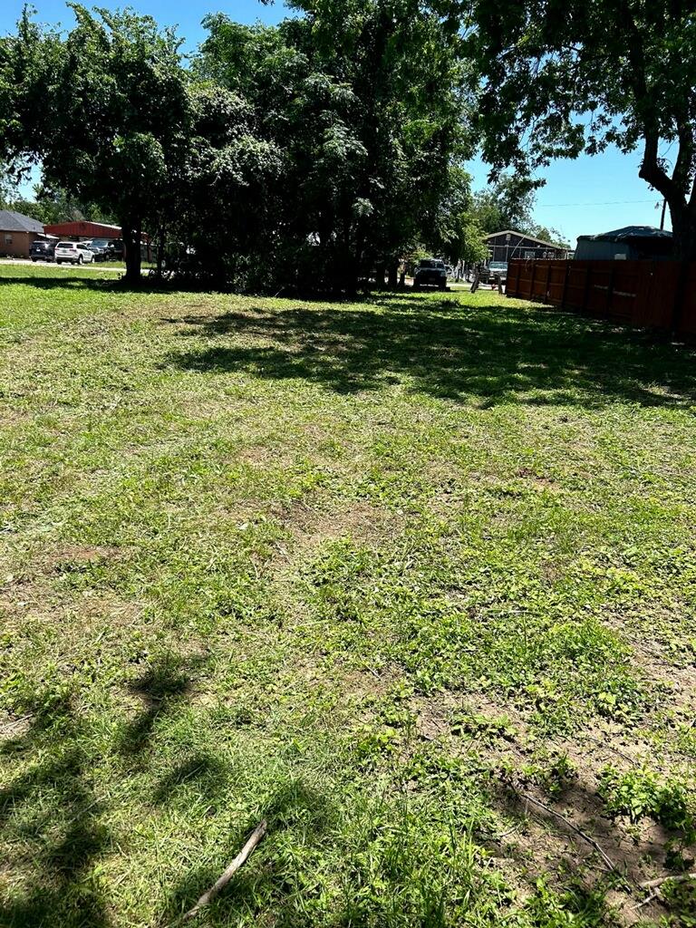 704 Hill St, Smithville, TX 78957