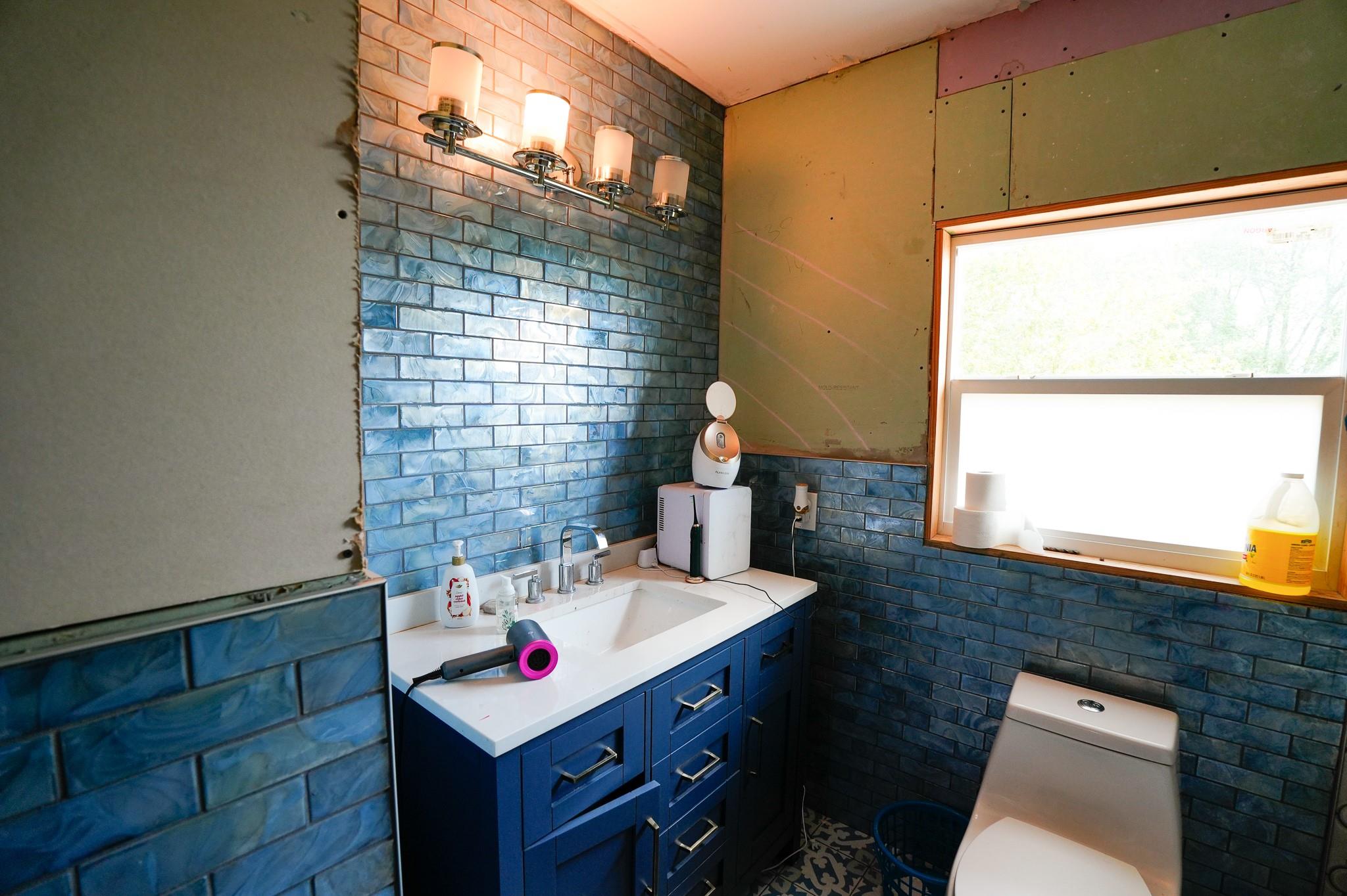 1688 E State Highway 71, La Grange, TX 78945
