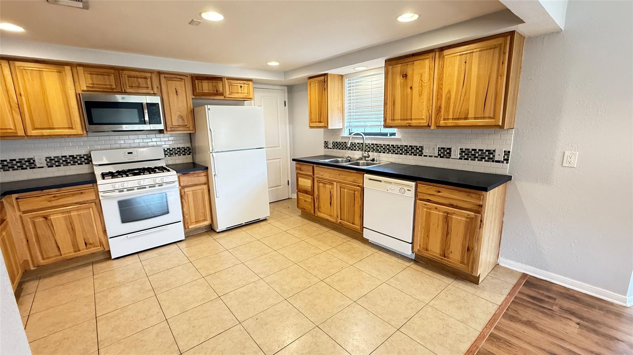 304 Main St, Hutto, TX 78634