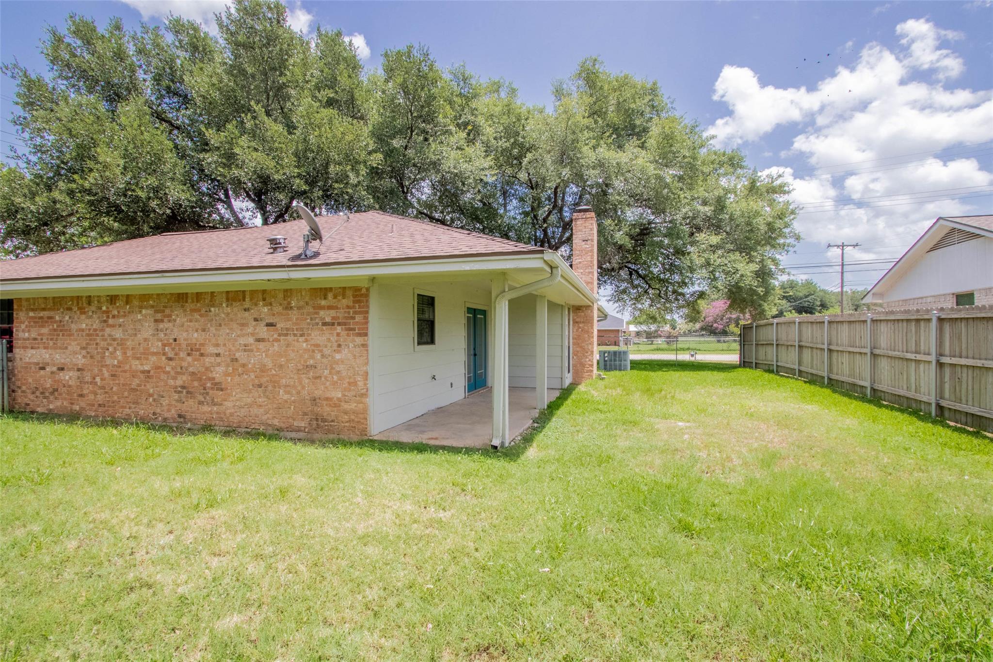 923 N Hull St, Caldwell, TX 77836
