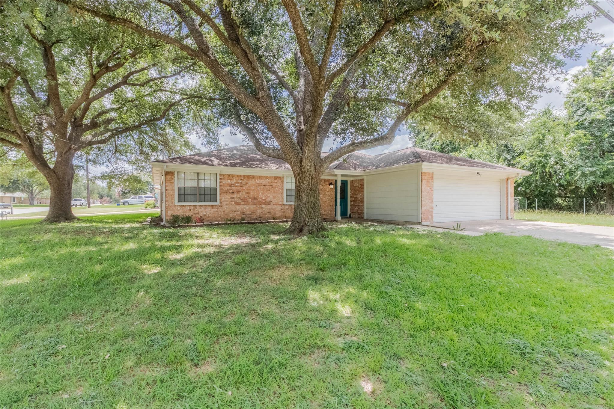 923 N Hull St, Caldwell, TX 77836