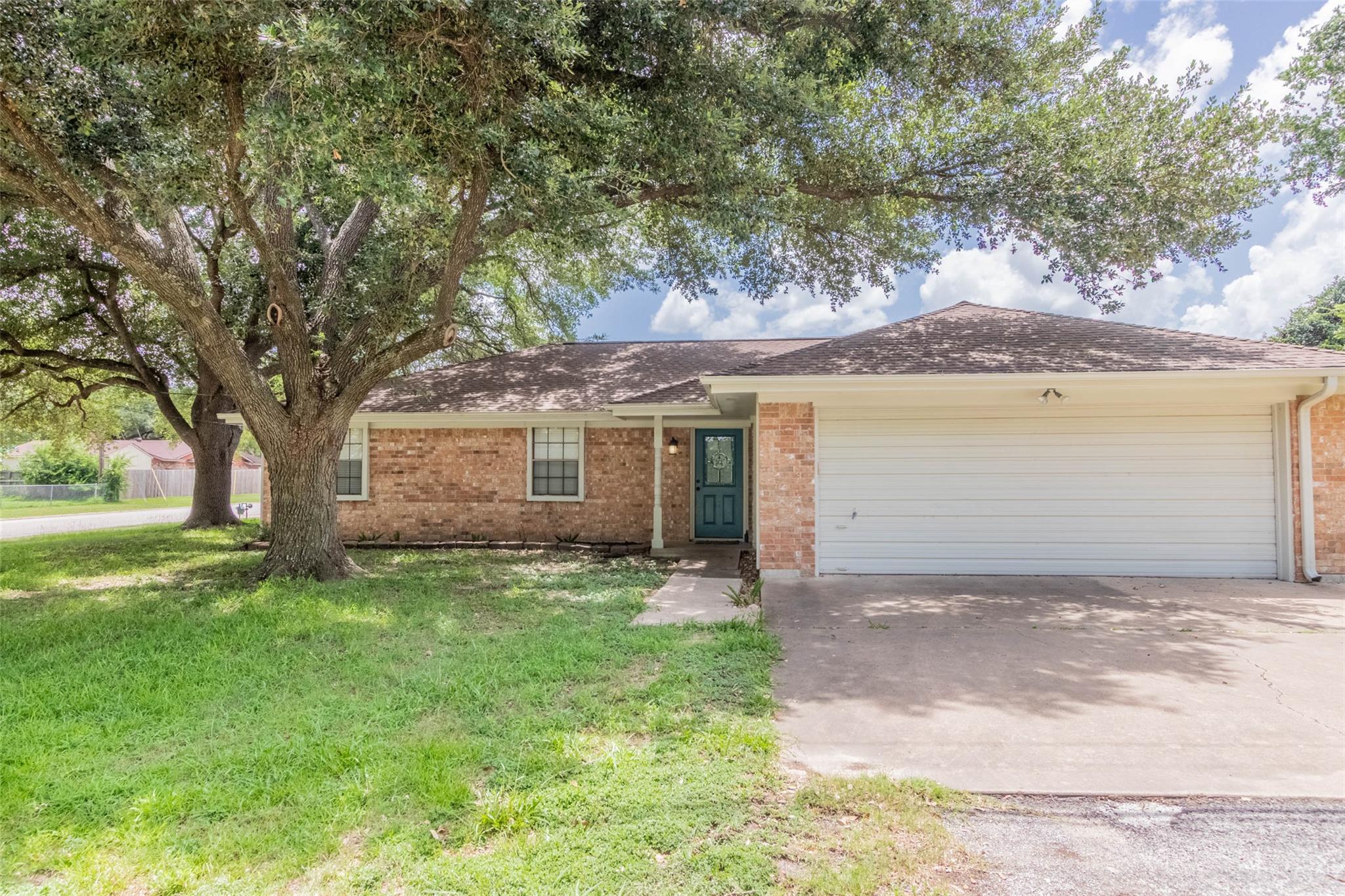 923 N Hull St, Caldwell, TX 77836