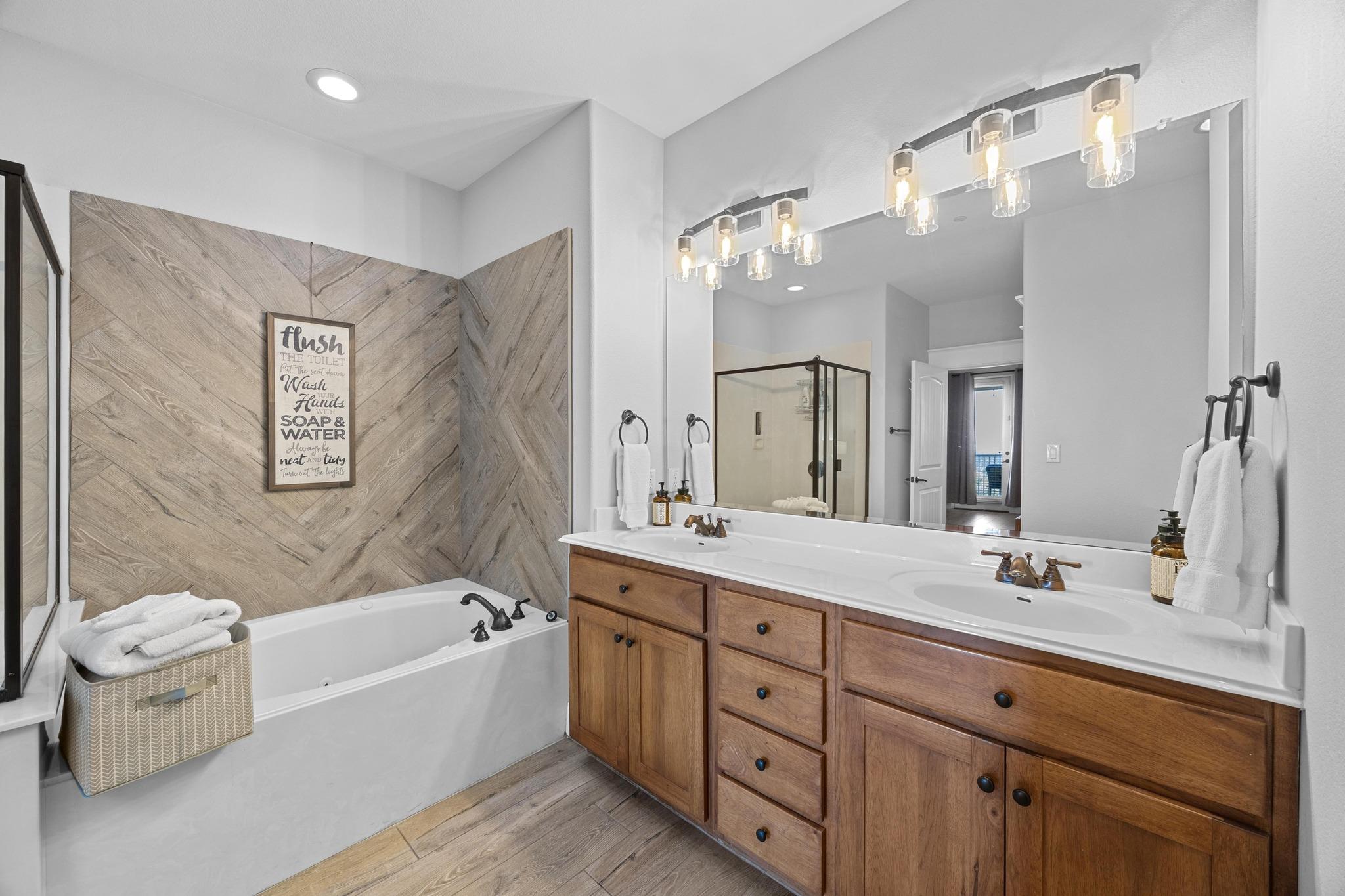 17708 Maritime Point Dr # 301, Jonestown, TX 78645