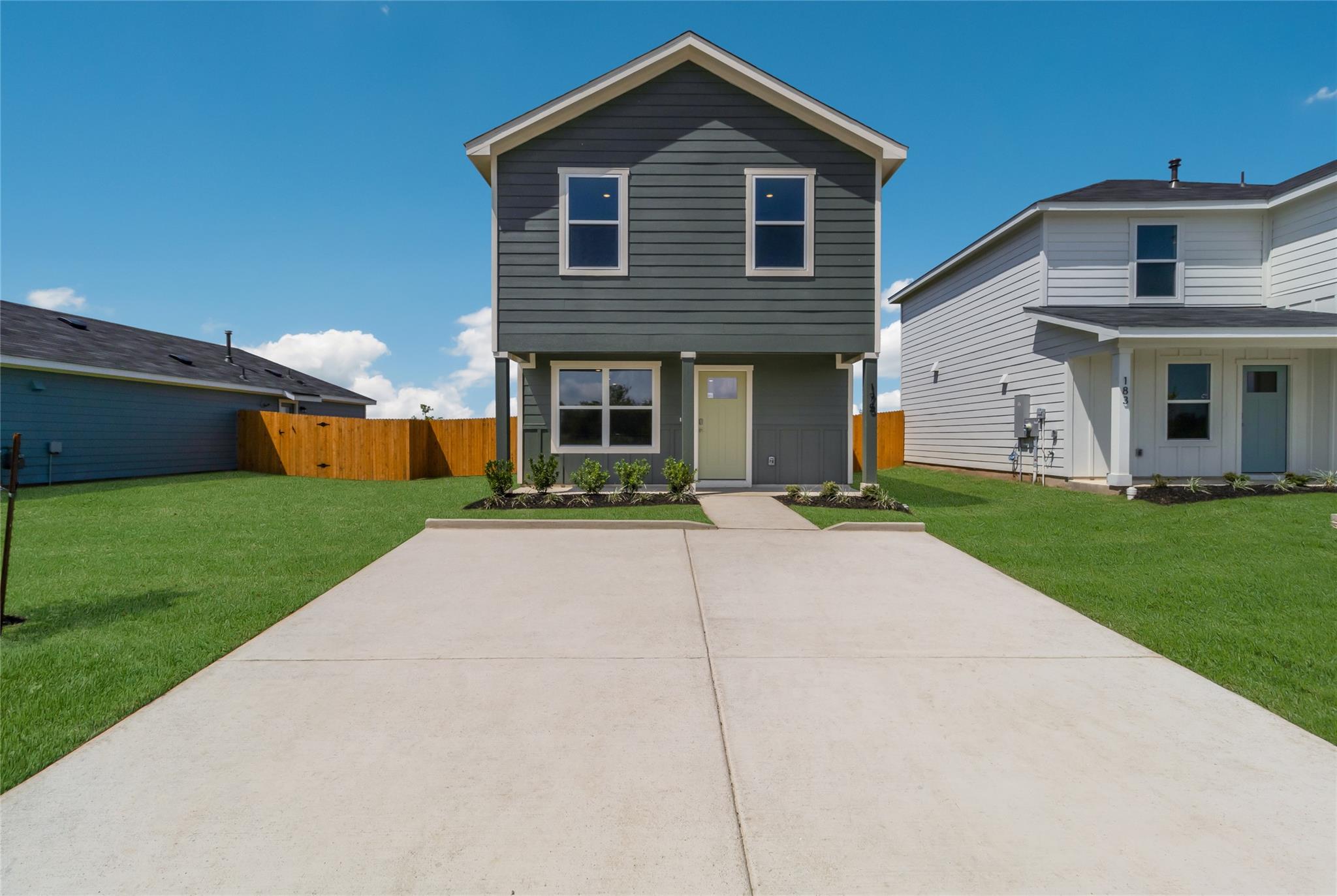 175 Safflower Dr, Uhland, TX 78640