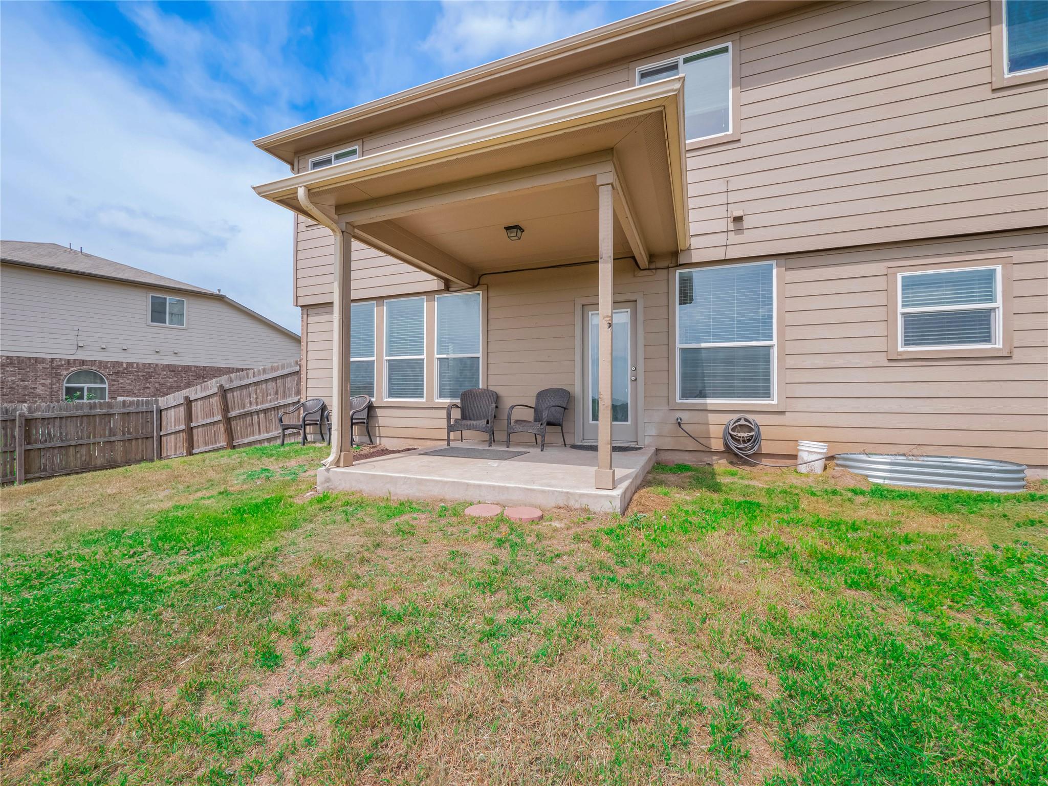 372 Kingfisher Ln, Kyle, TX 78640