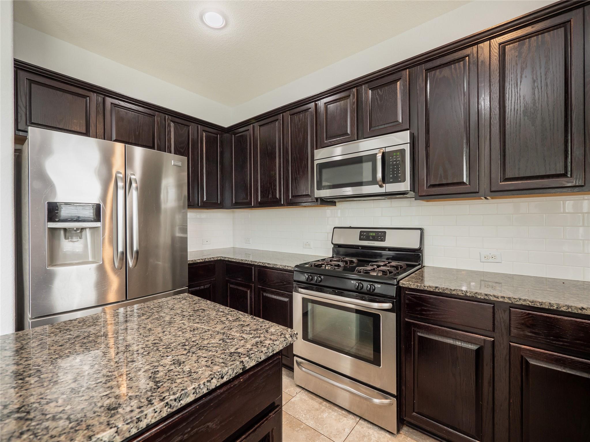 372 Kingfisher Ln, Kyle, TX 78640
