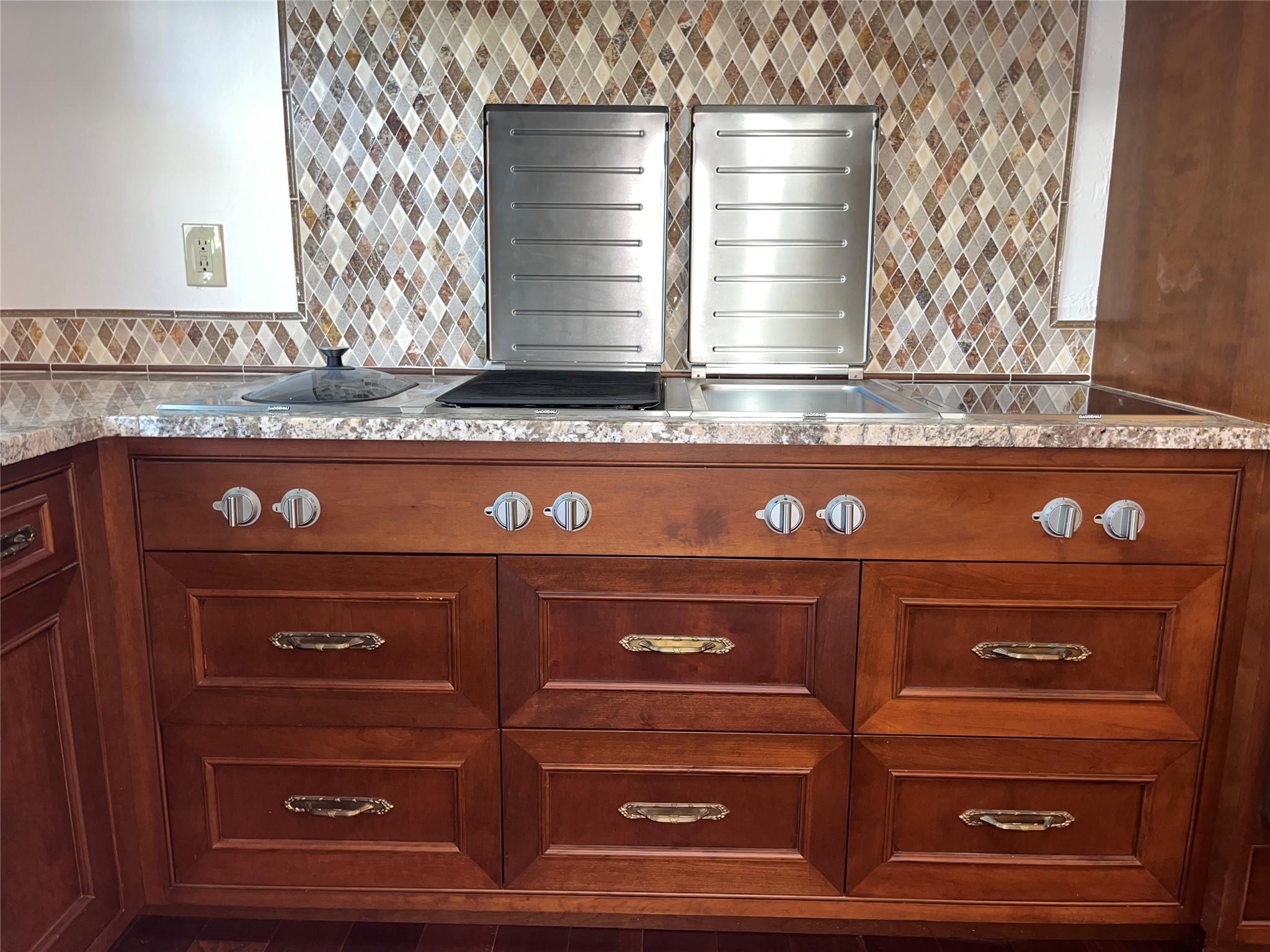 11906 Arch Hill Dr, Austin, TX 78750