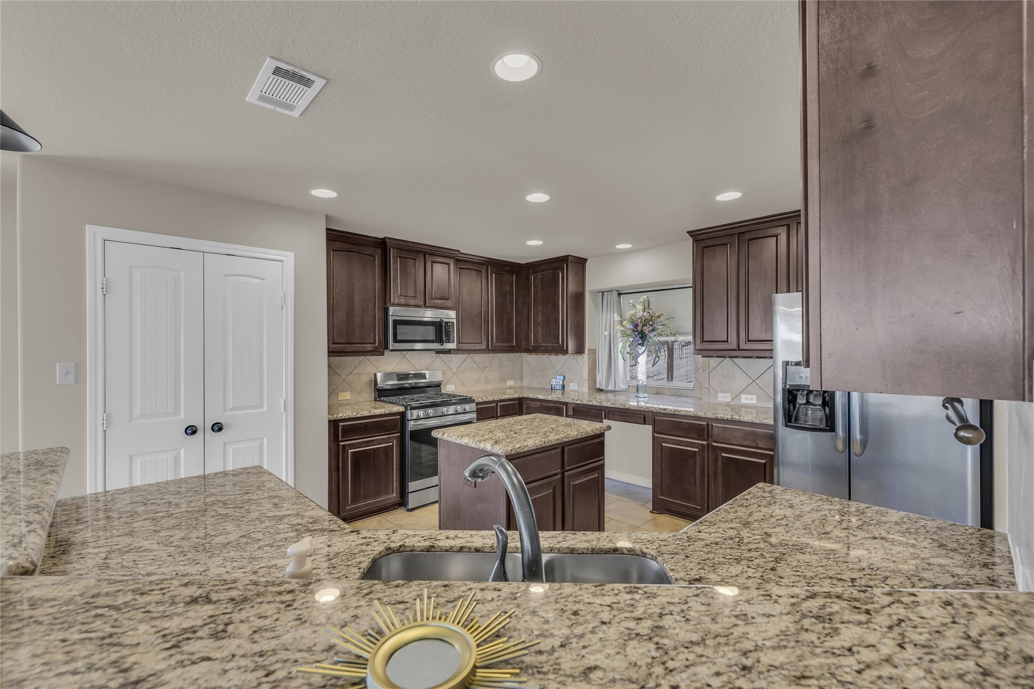 1802 Cattail Dr, Canyon Lake, TX 78133