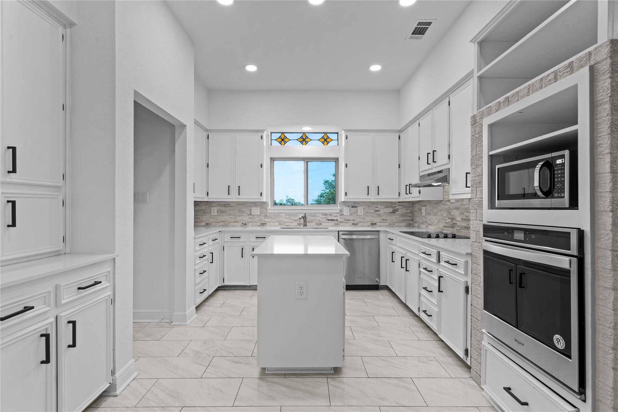 3 Heritage Oaks Dr, Austin, TX 78737