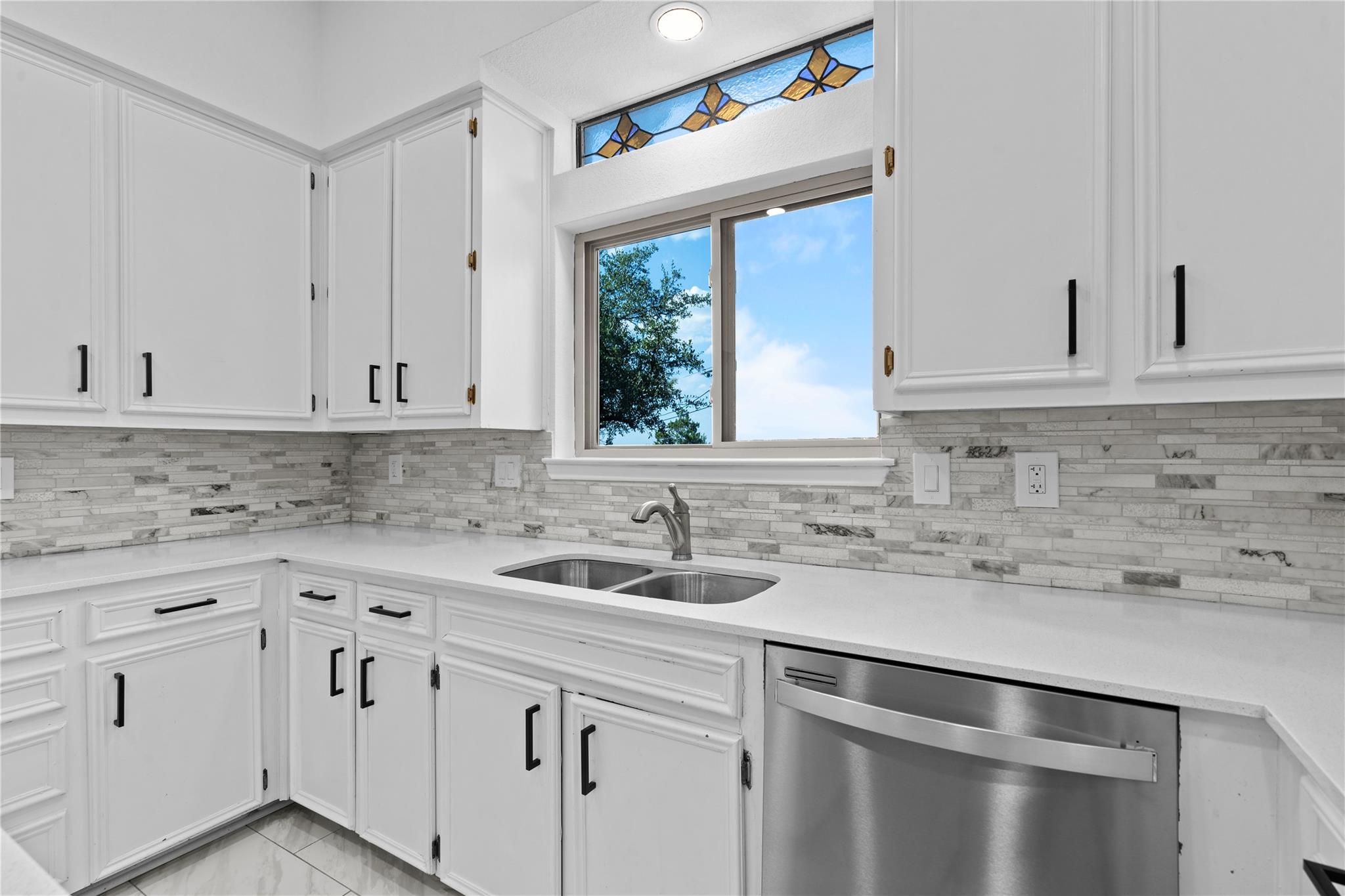 3 Heritage Oaks Dr, Austin, TX 78737