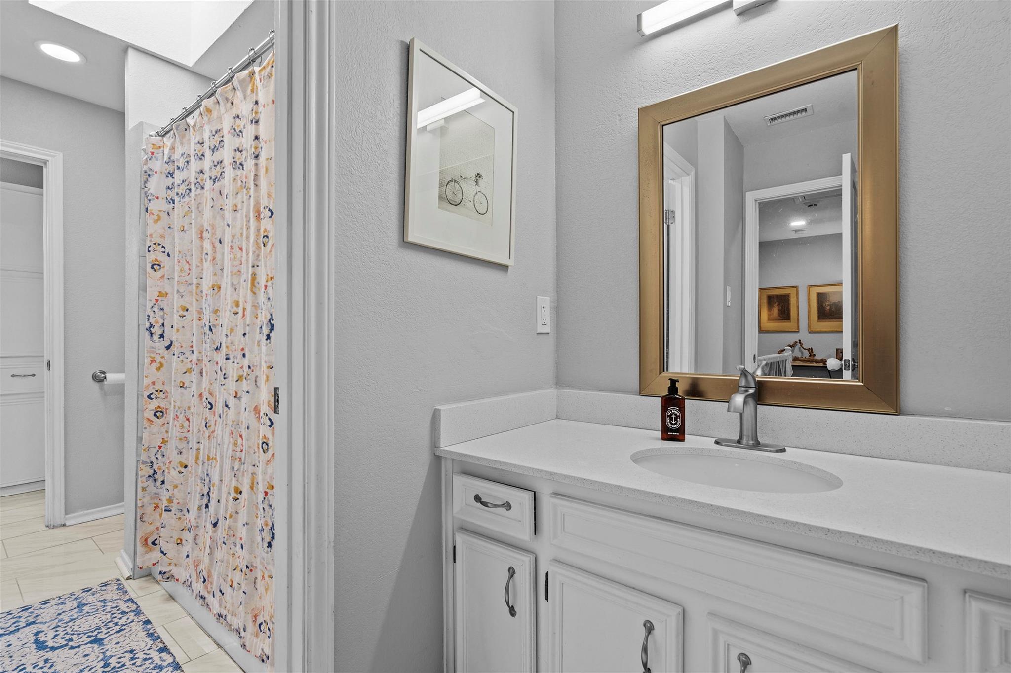 3 Heritage Oaks Dr, Austin, TX 78737