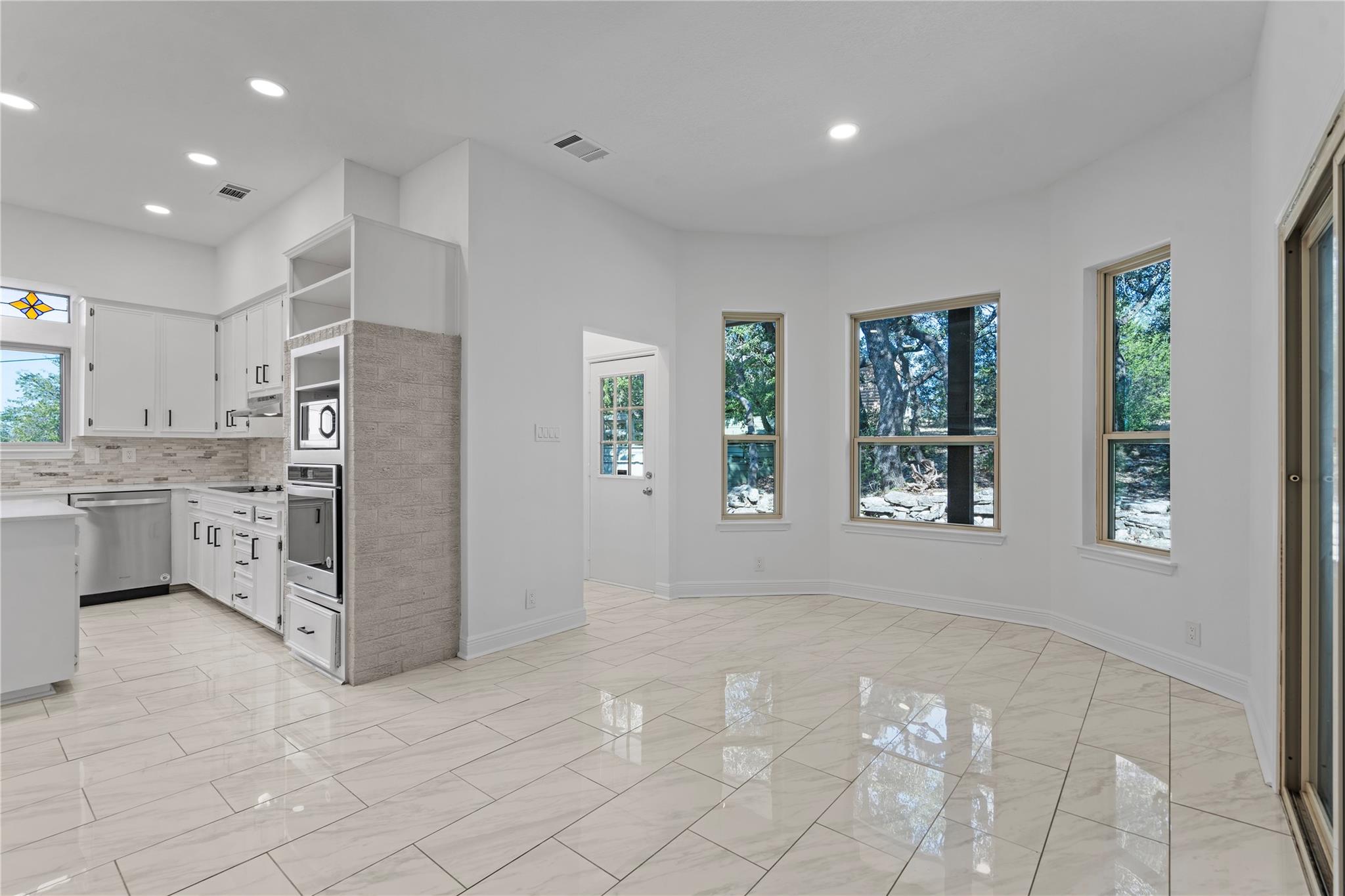 3 Heritage Oaks Dr, Austin, TX 78737