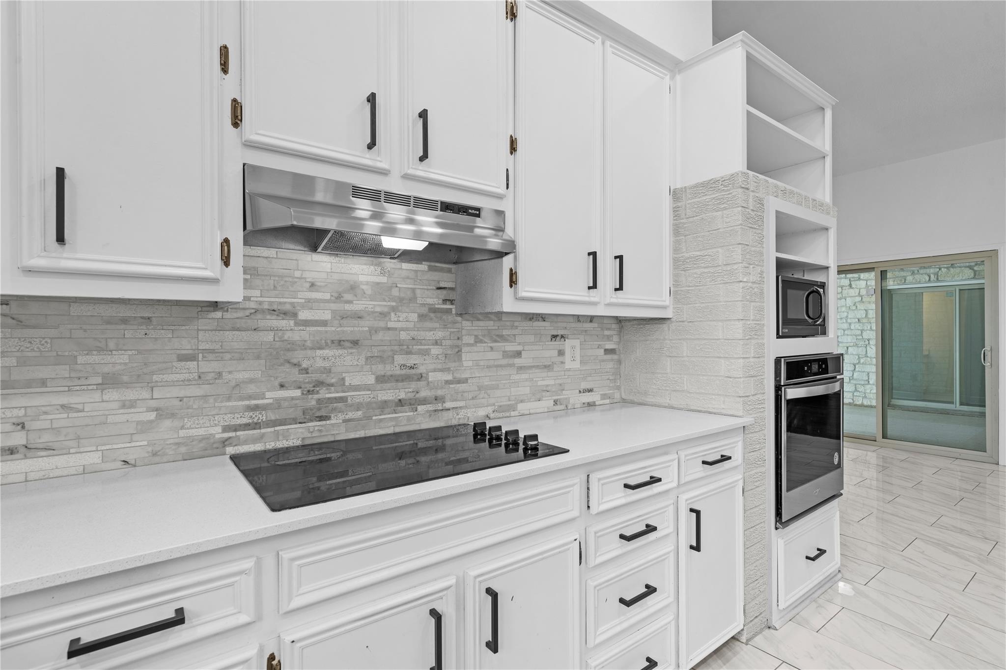 3 Heritage Oaks Dr, Austin, TX 78737