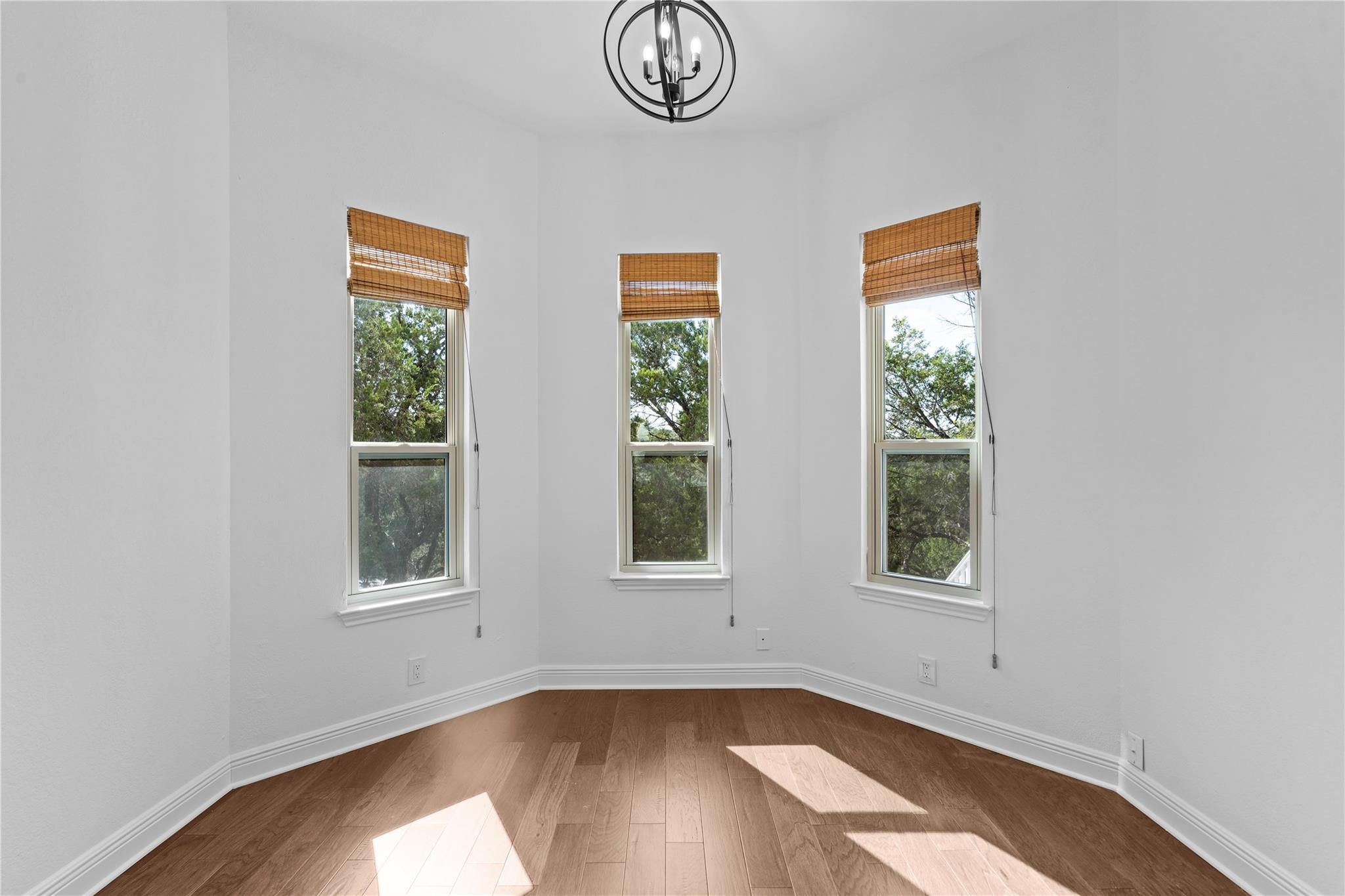 3 Heritage Oaks Dr, Austin, TX 78737