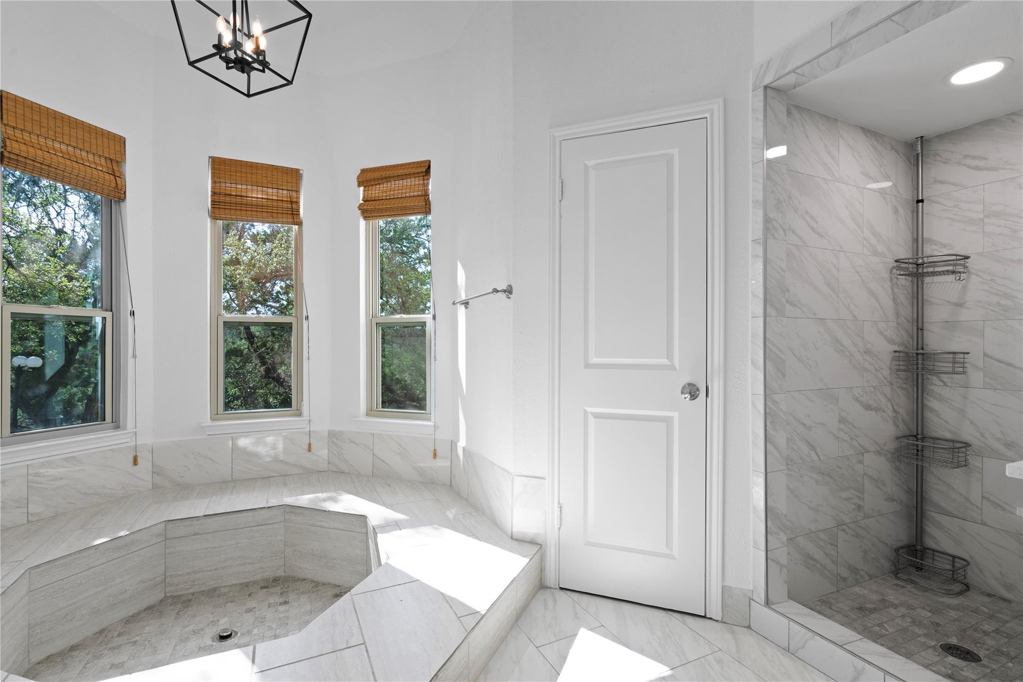 3 Heritage Oaks Dr, Austin, TX 78737