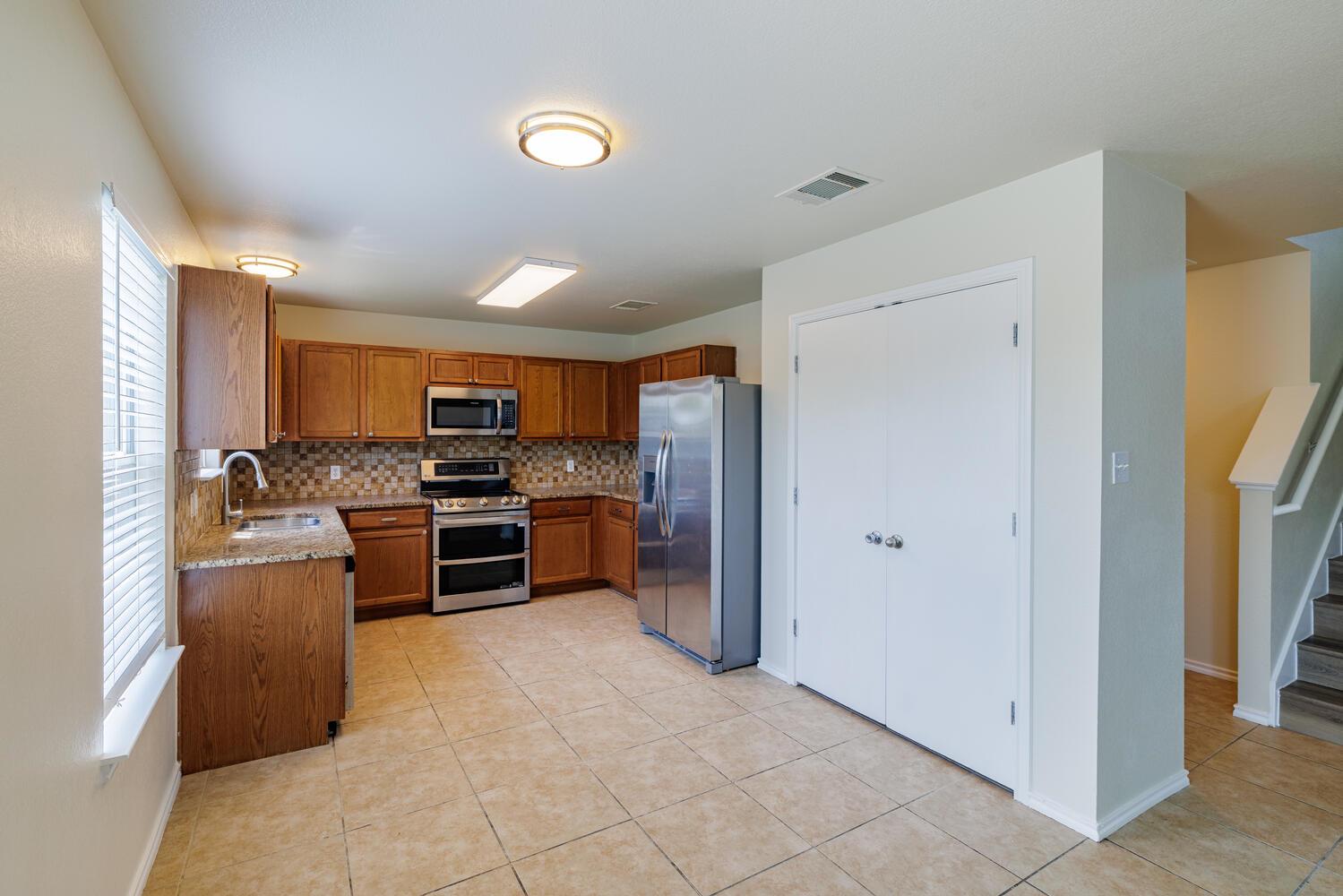 157 Brickyard Ln, Jarrell, TX 76537