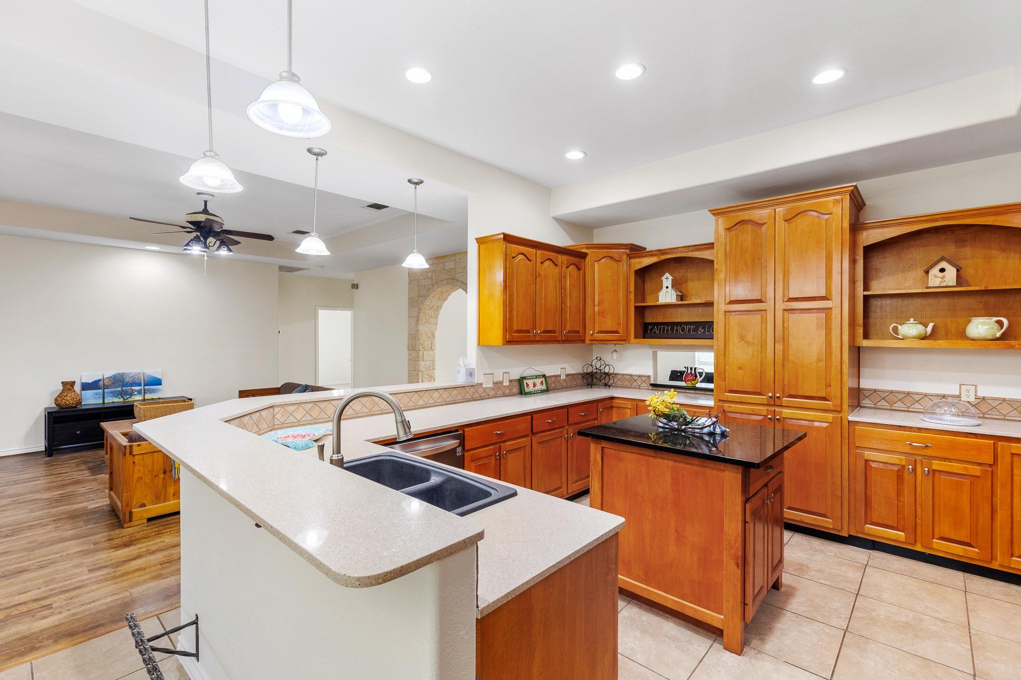 739 Birch Ln, Cottonwood Shores, TX 78657