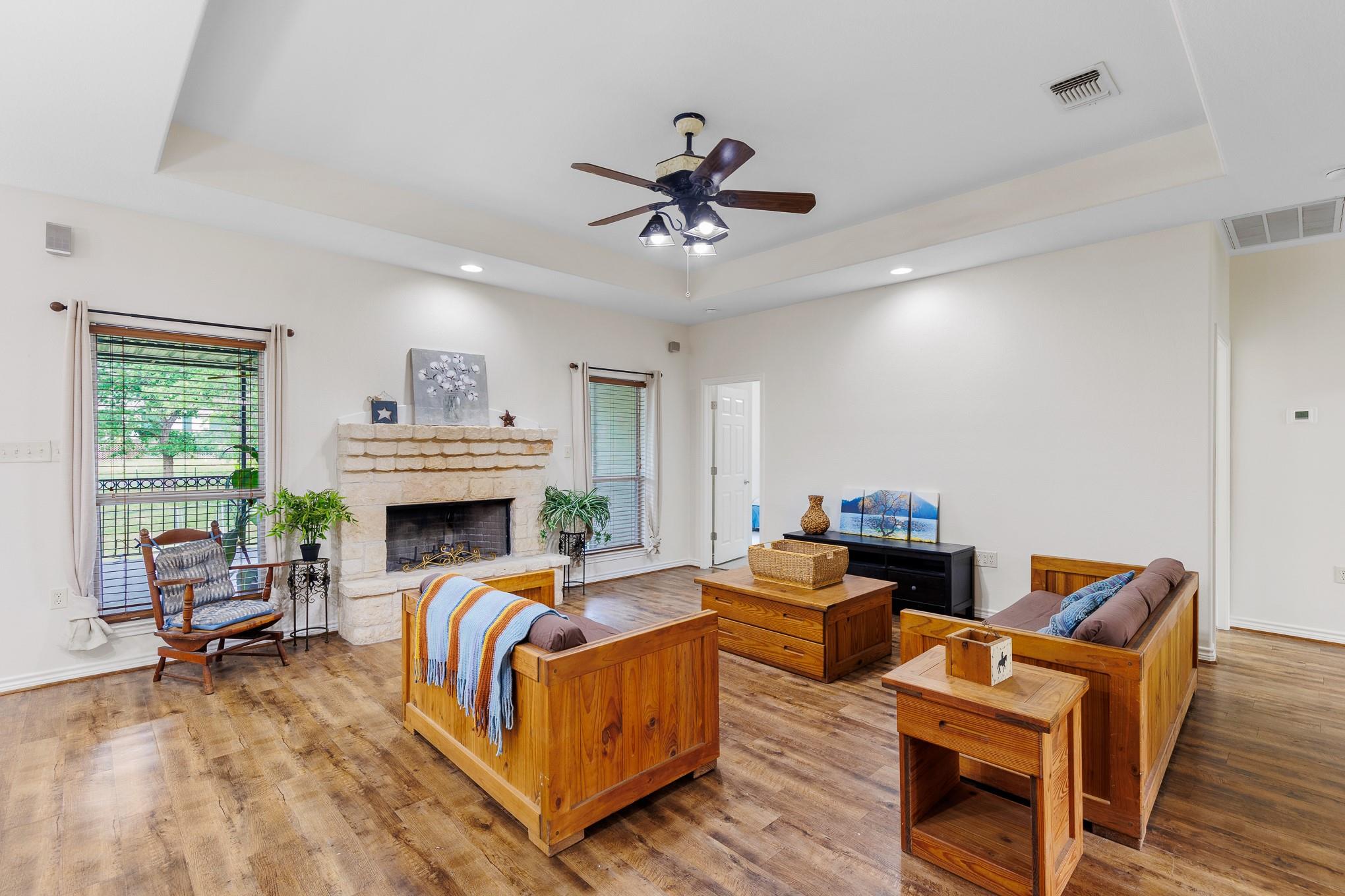 739 Birch Ln, Cottonwood Shores, TX 78657