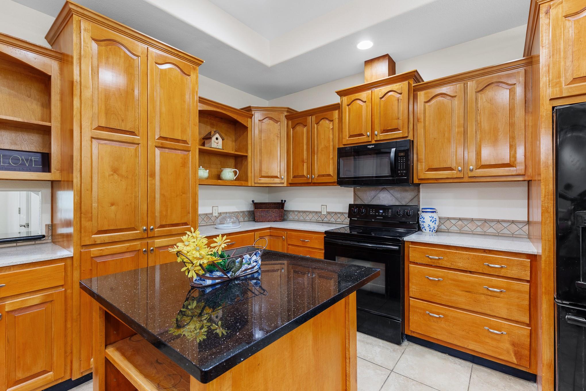 739 Birch Ln, Cottonwood Shores, TX 78657