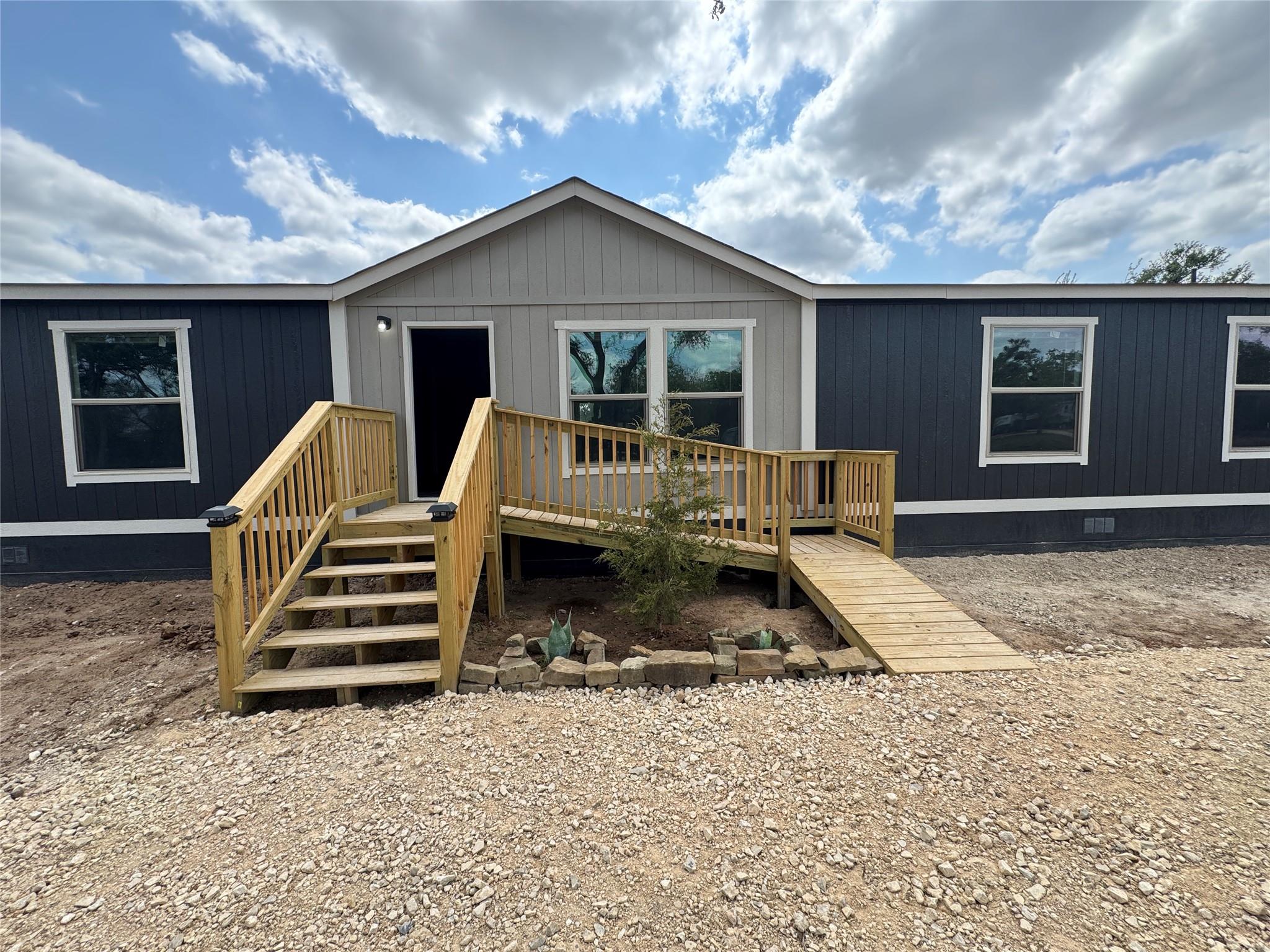 1740 Sandy Creek Rd, Red Rock, TX 78616