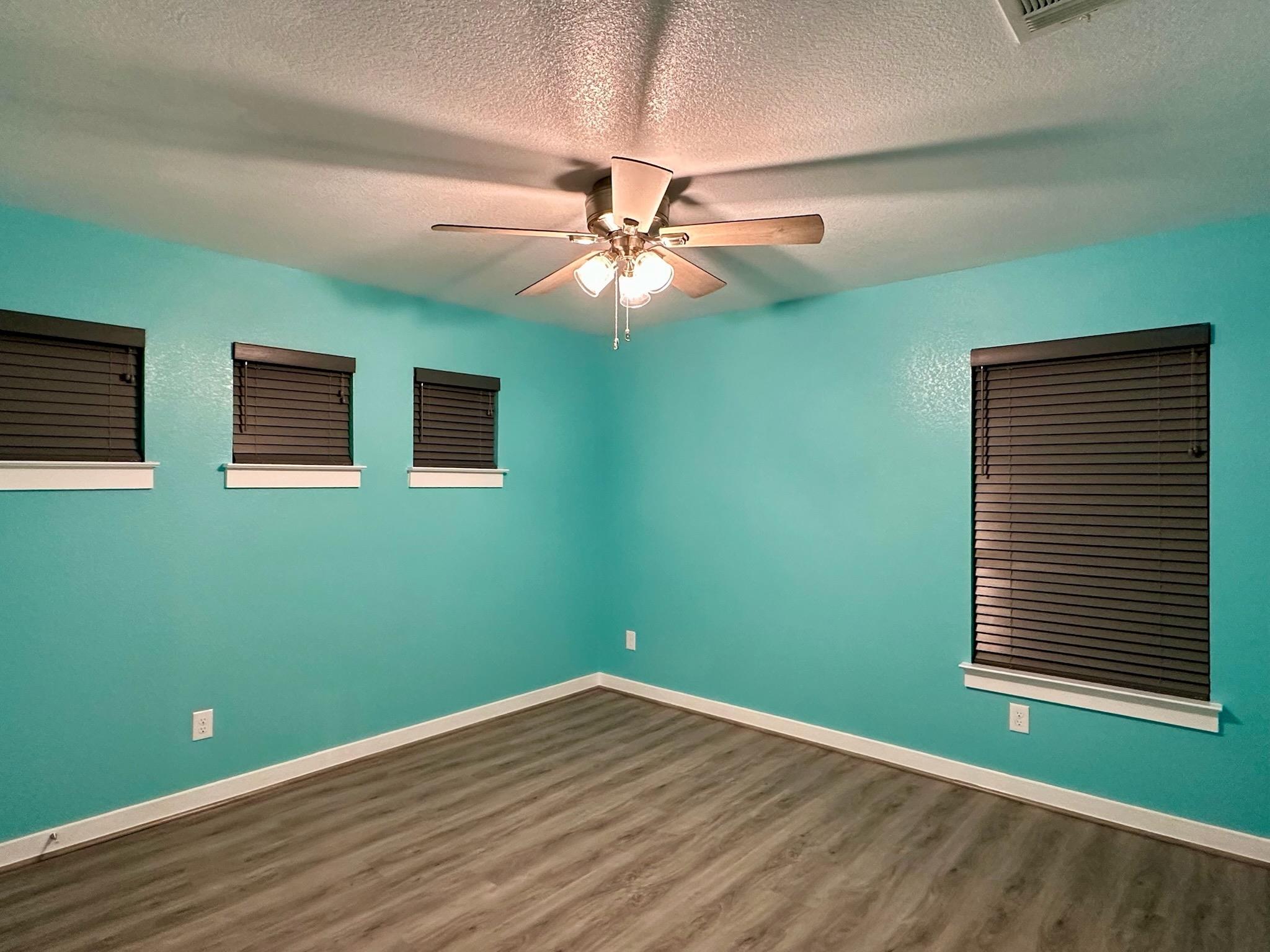 305 Lewisville Ln, Leander, TX 78641