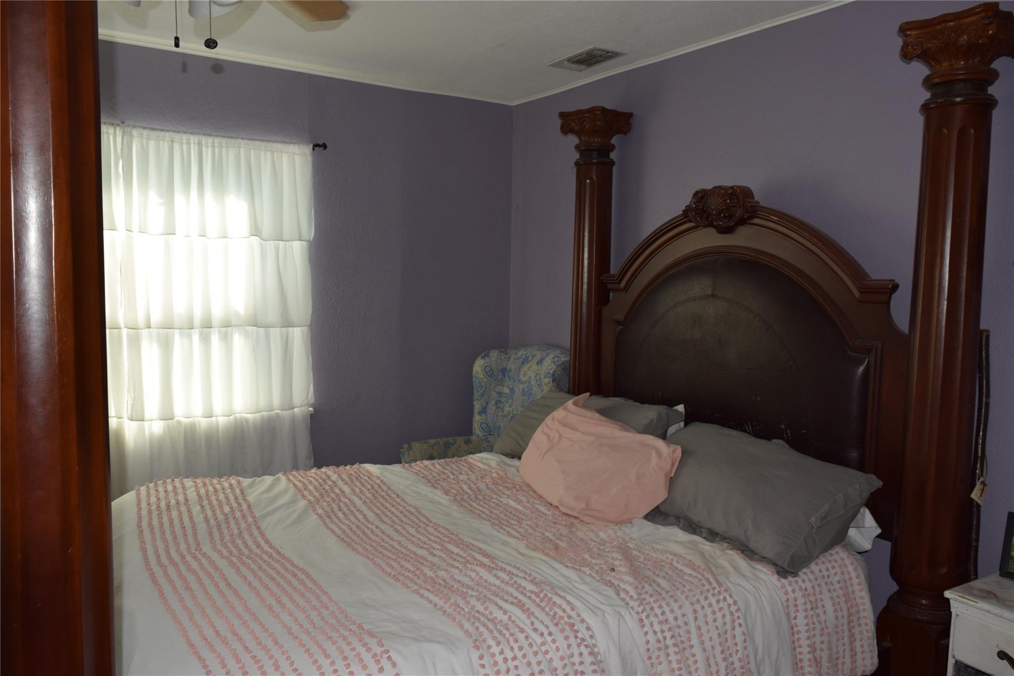 1200 NE 5th St, Smithville, TX 78957