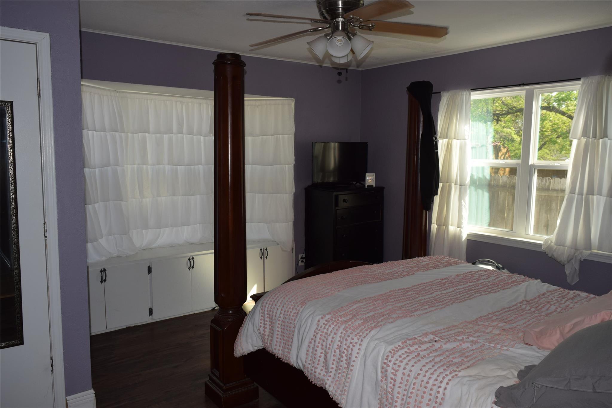 1200 NE 5th St, Smithville, TX 78957