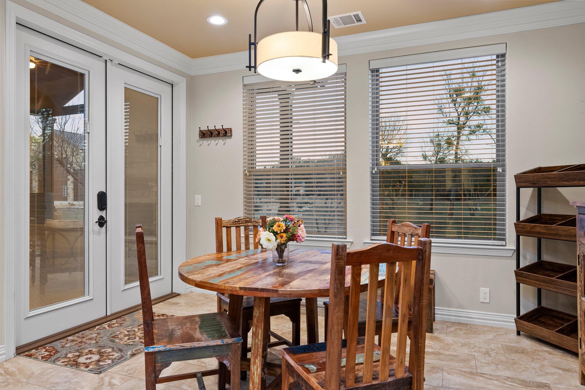 115 Oak Meadow Trl, Spicewood, TX 78669