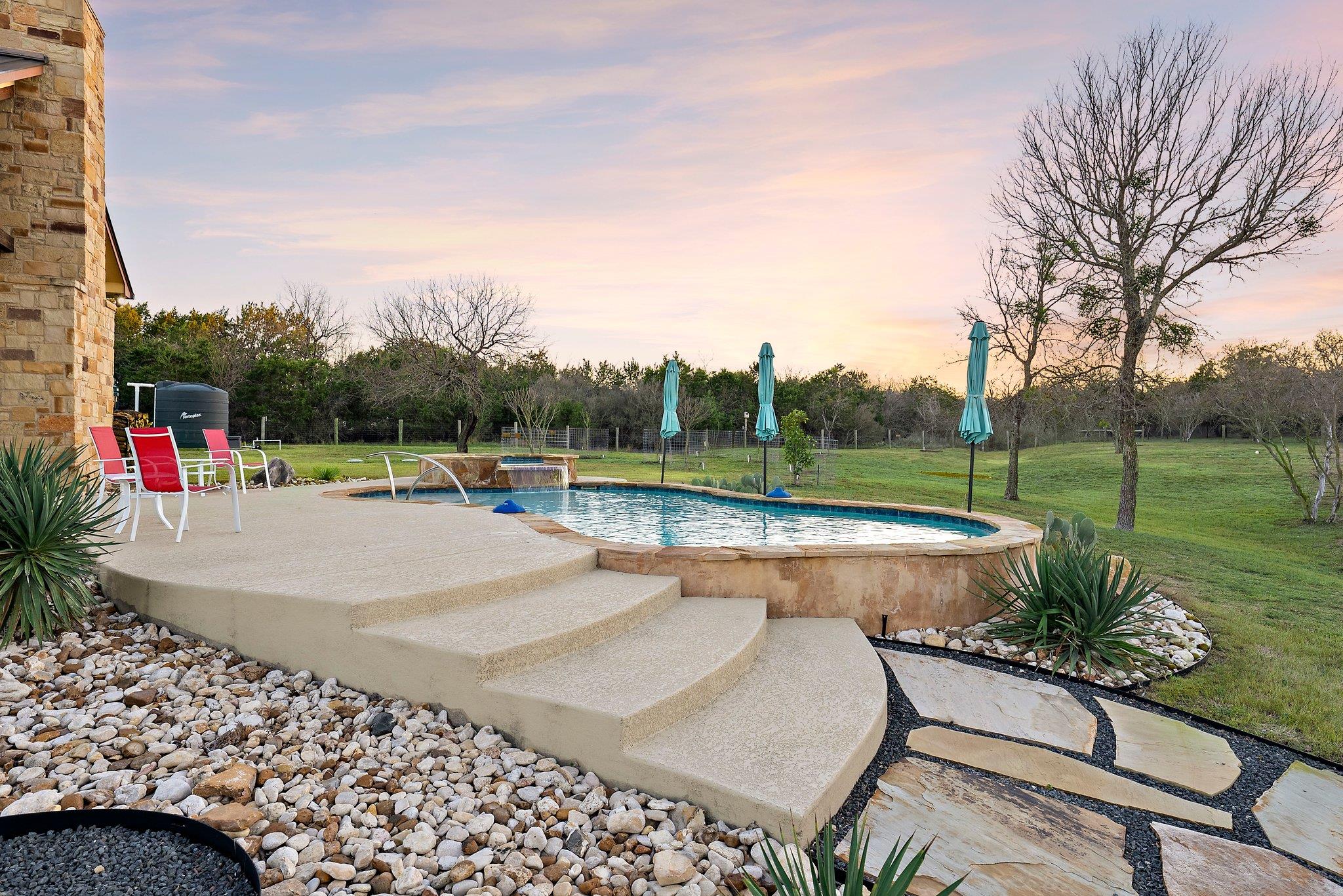 115 Oak Meadow Trl, Spicewood, TX 78669