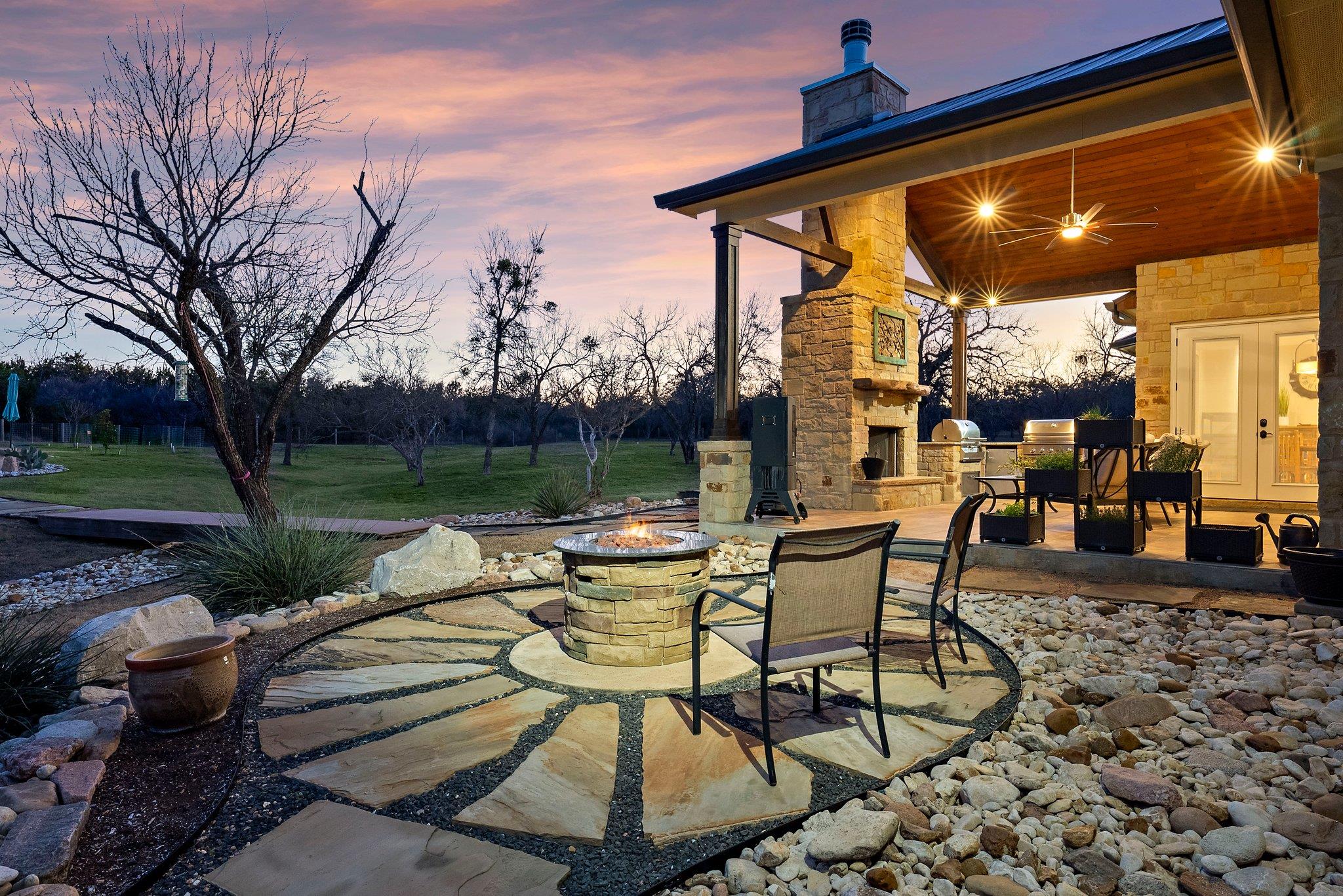 115 Oak Meadow Trl, Spicewood, TX 78669