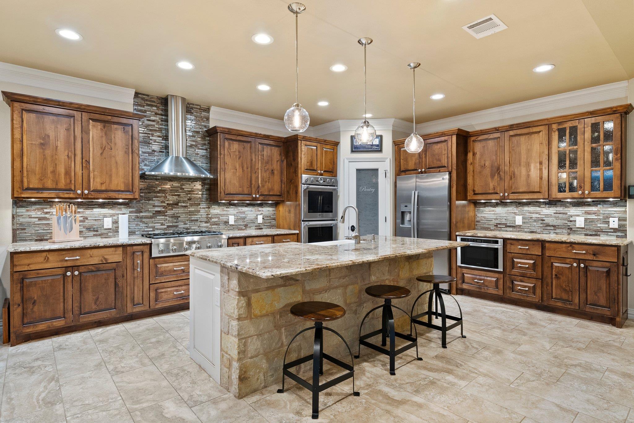 115 Oak Meadow Trl, Spicewood, TX 78669