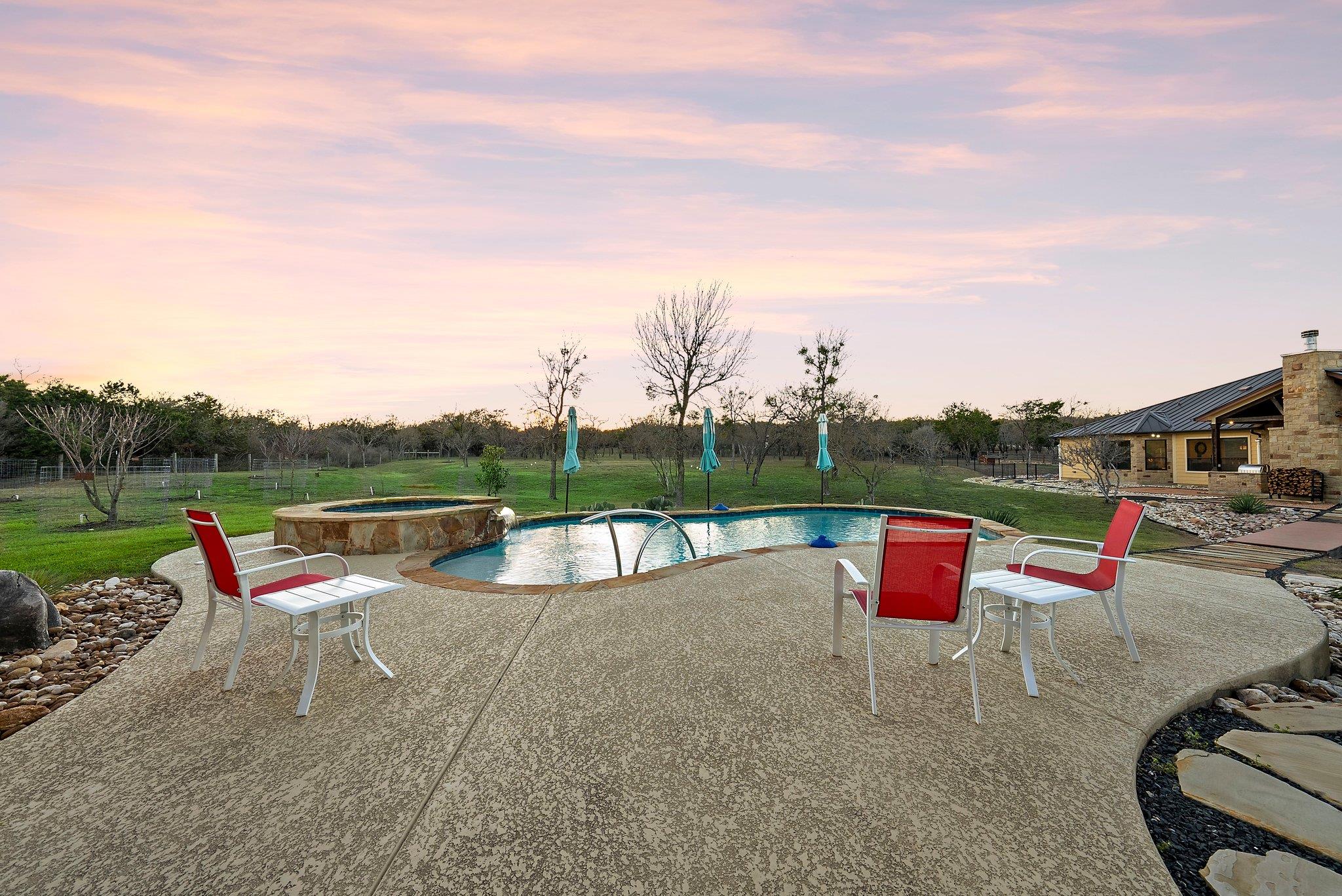 115 Oak Meadow Trl, Spicewood, TX 78669