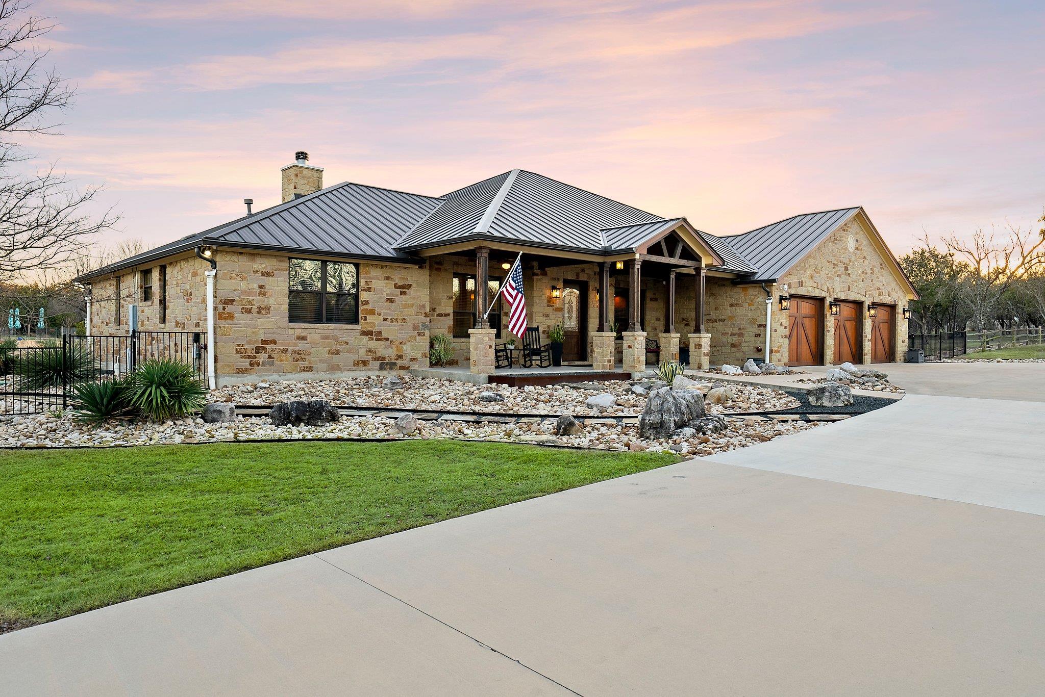 115 Oak Meadow Trl, Spicewood, TX 78669