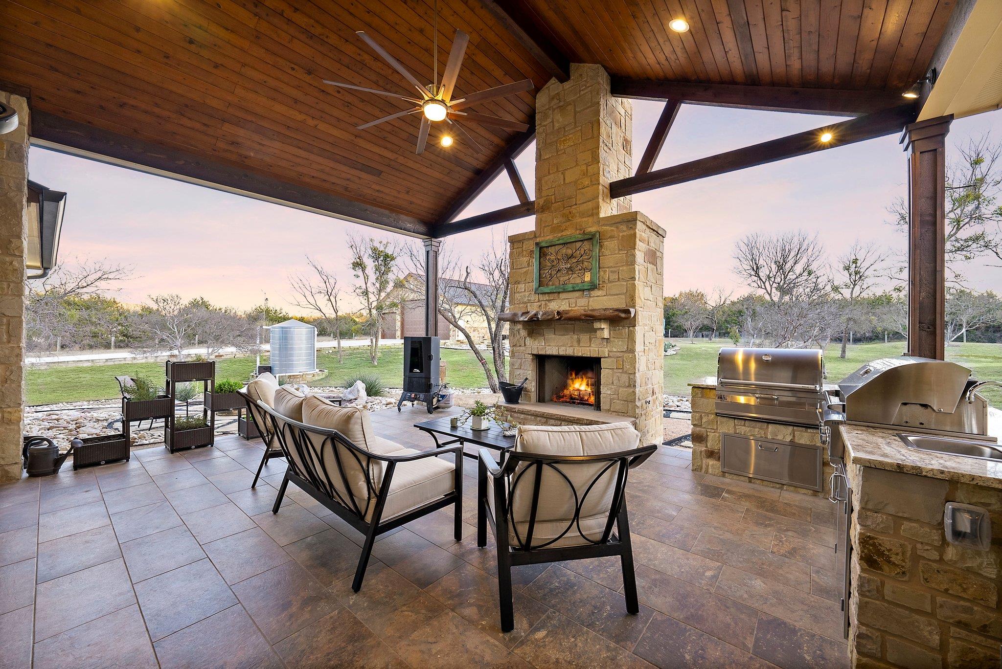 115 Oak Meadow Trl, Spicewood, TX 78669