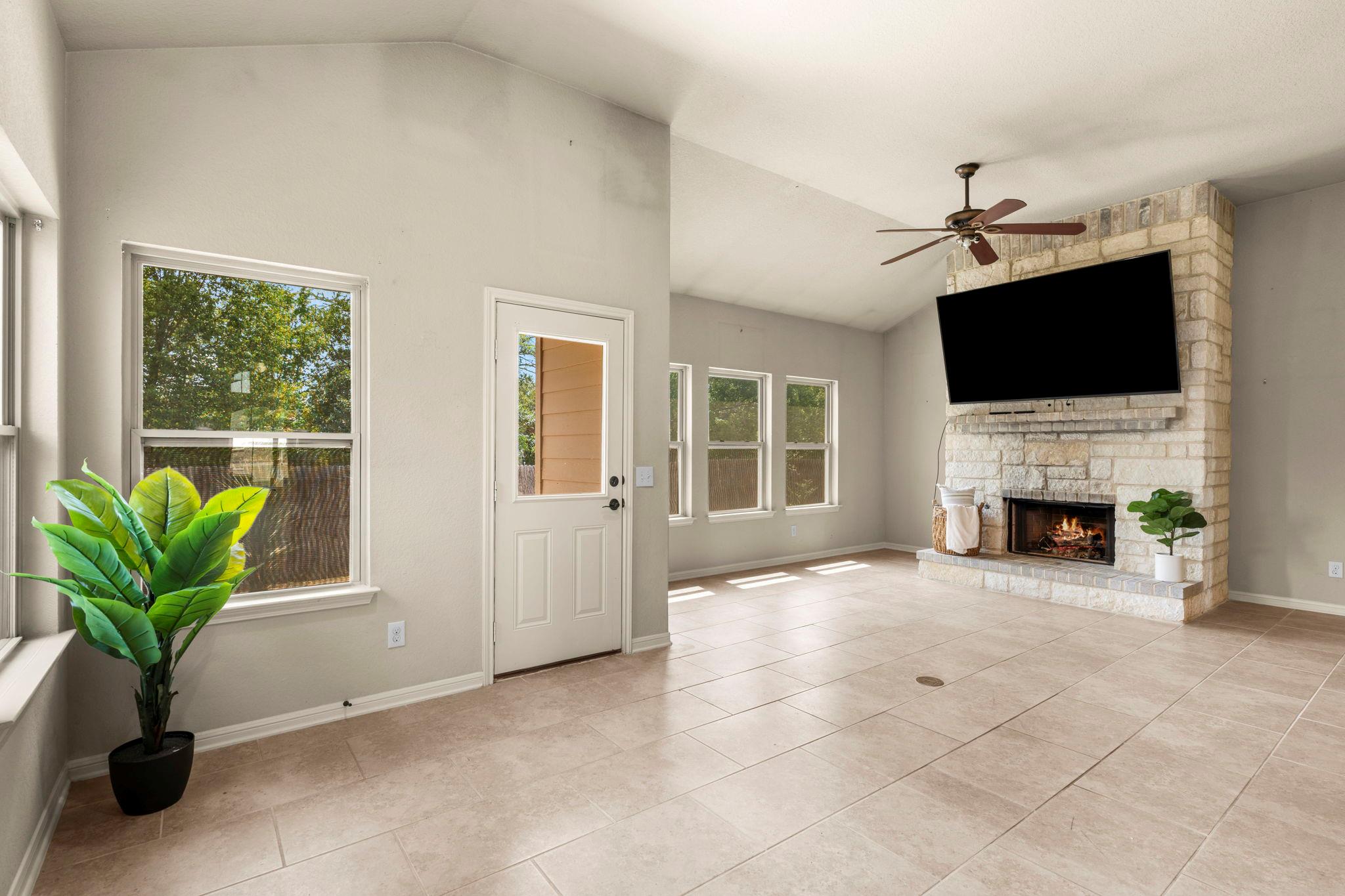668 Peacock Ln, New Braunfels, TX 78130