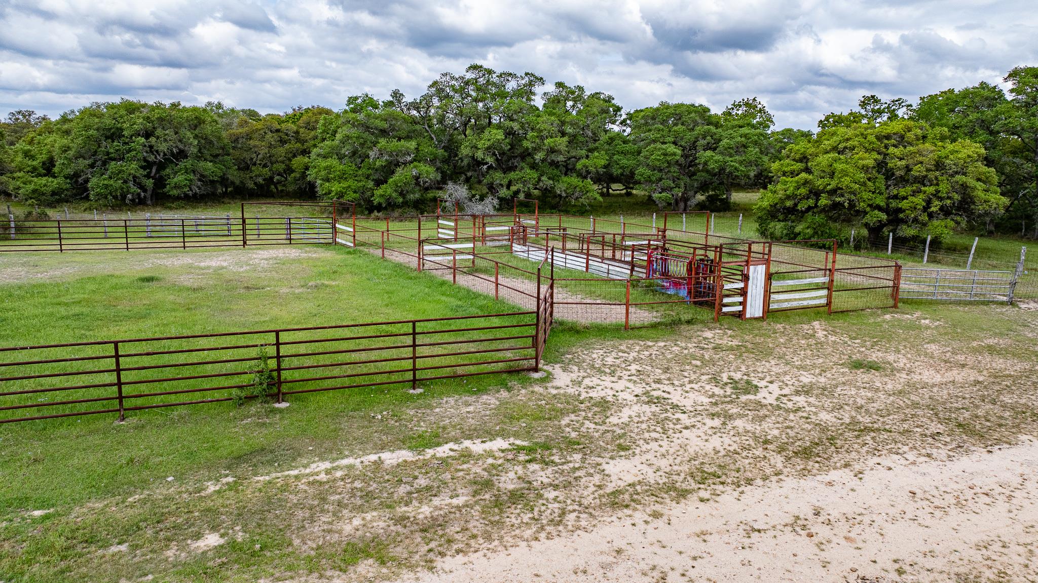 3814 CR 19, Hallettsville, TX 77964