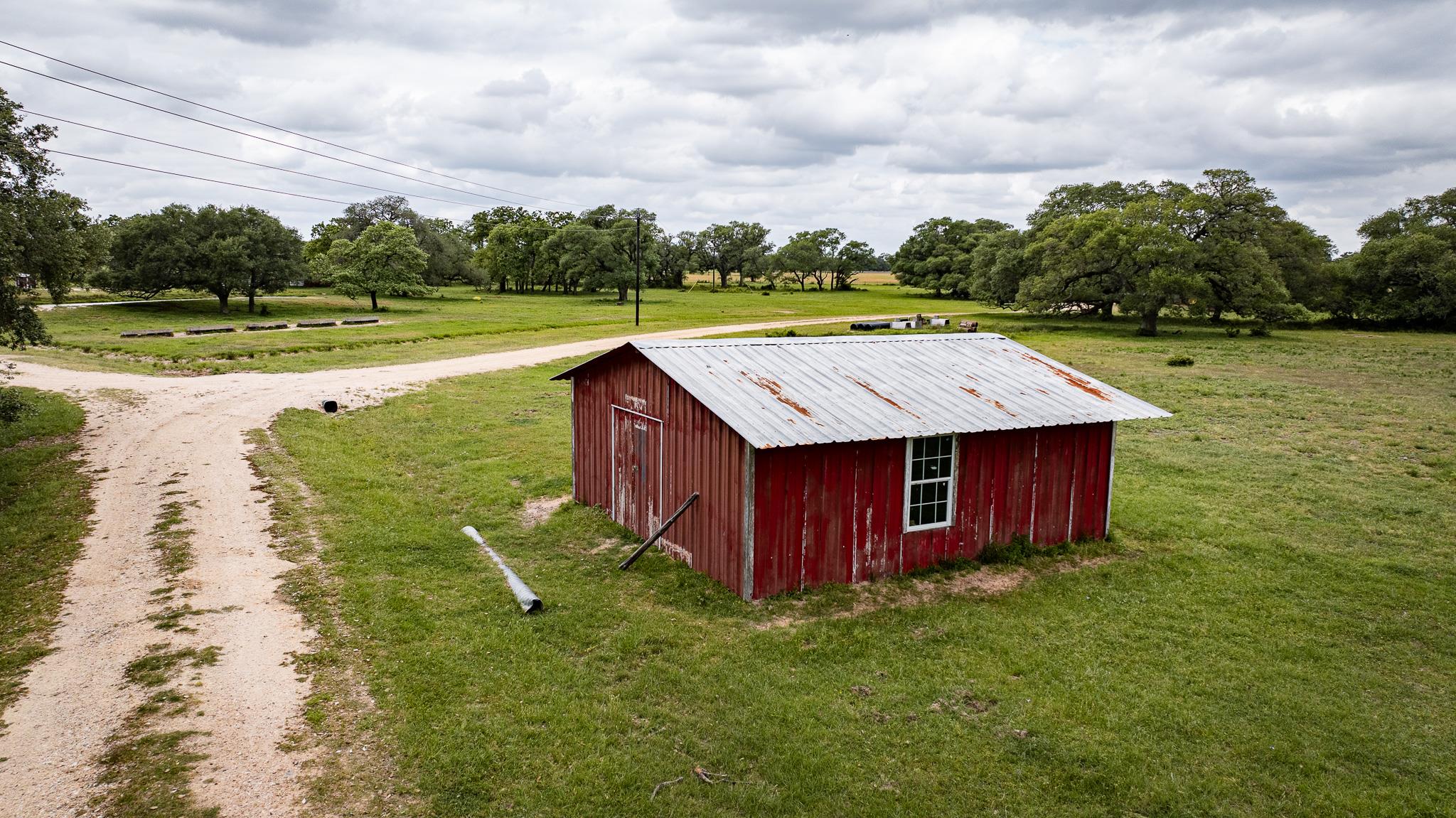 3814 CR 19, Hallettsville, TX 77964