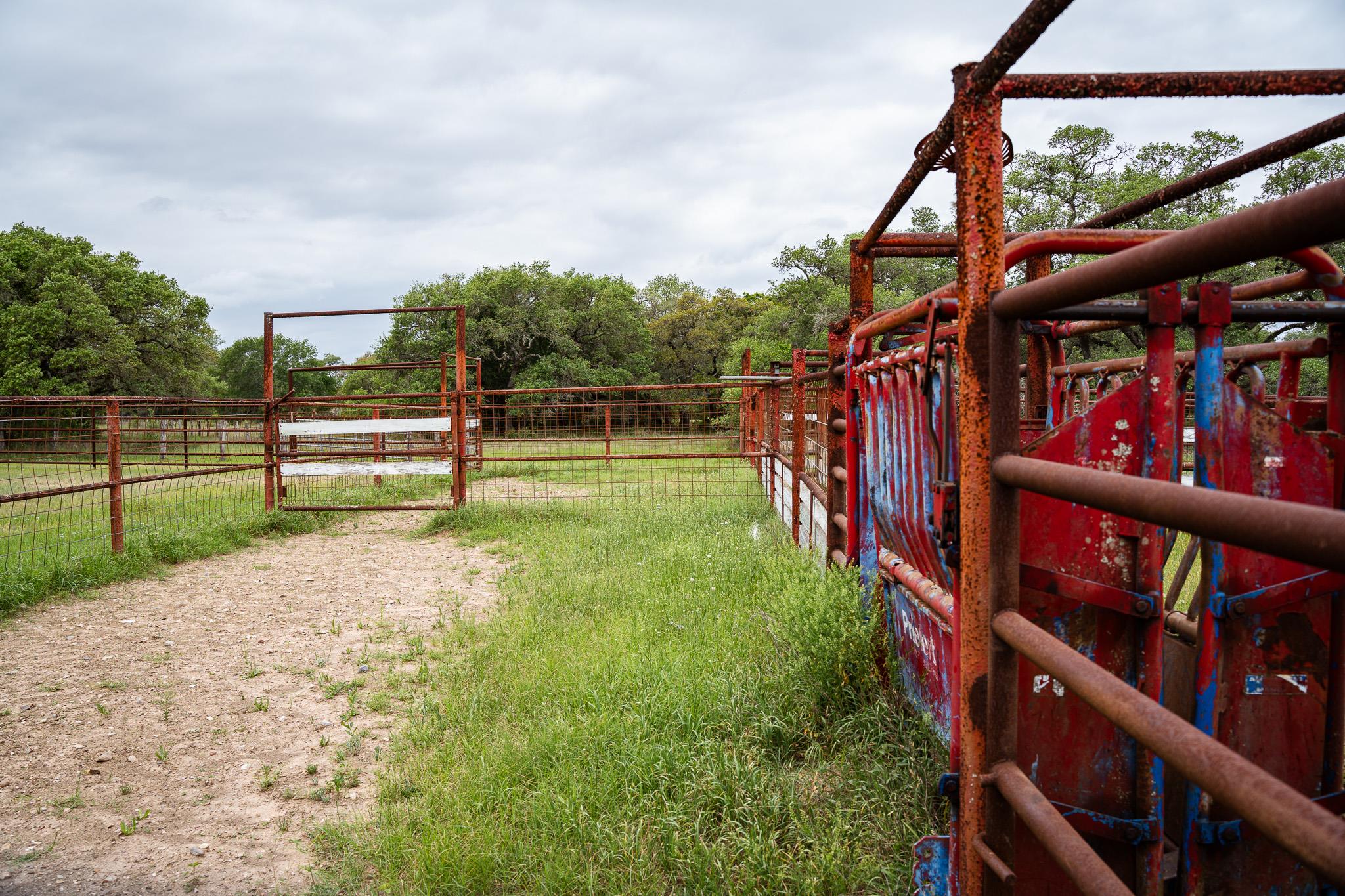 3814 CR 19, Hallettsville, TX 77964