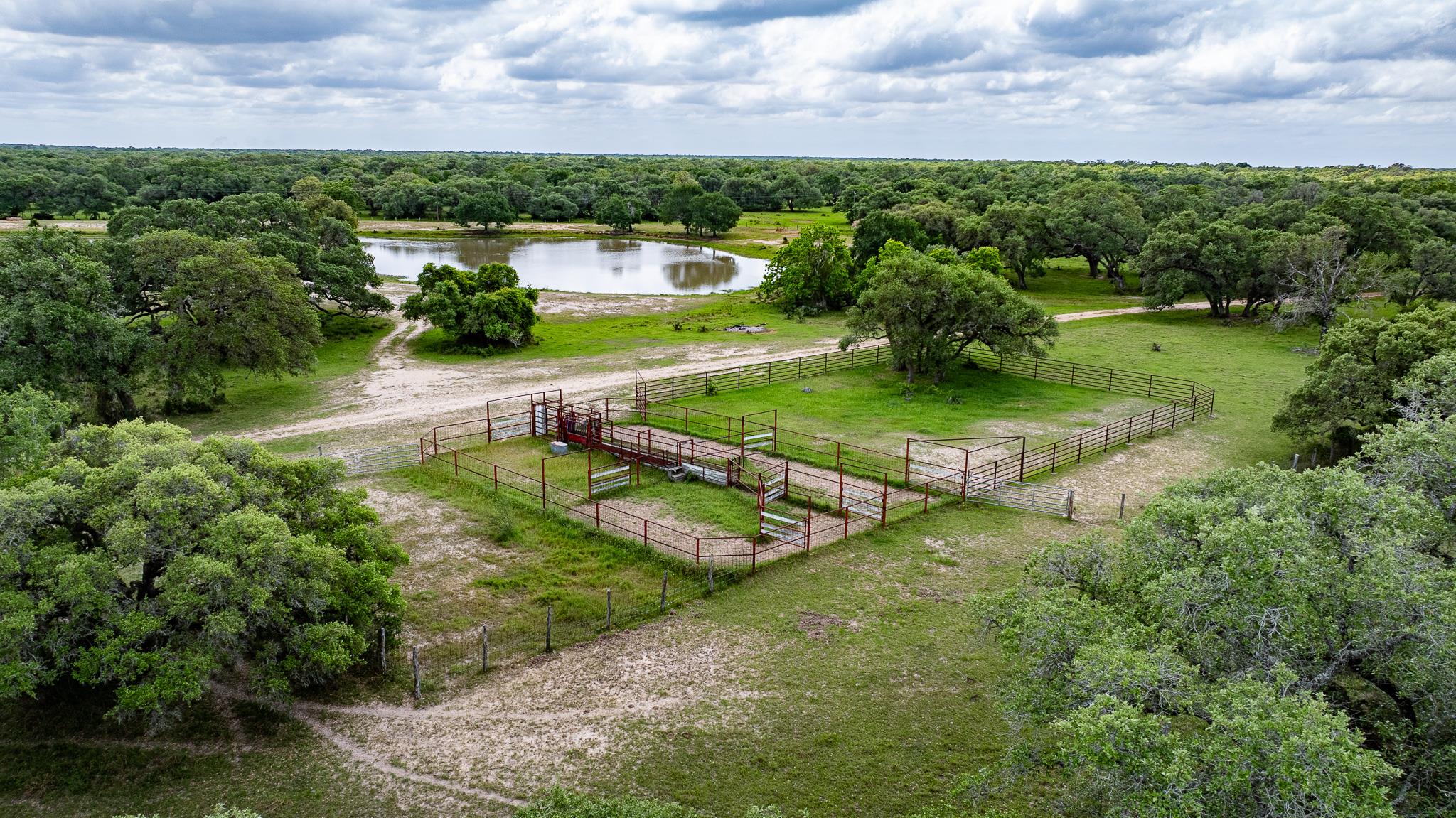3814 CR 19, Hallettsville, TX 77964