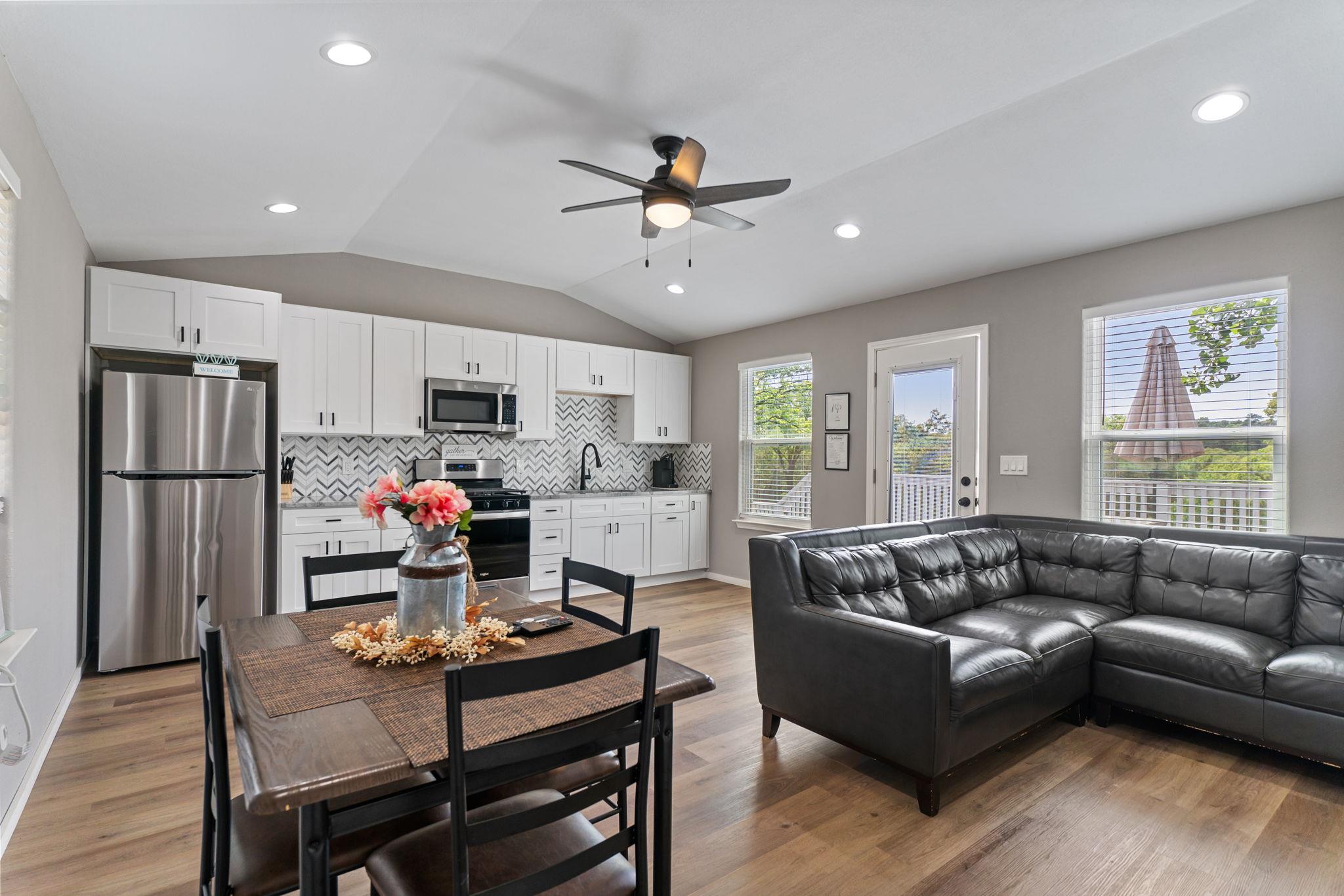 129 Valley Spur, Smithville, TX 78957