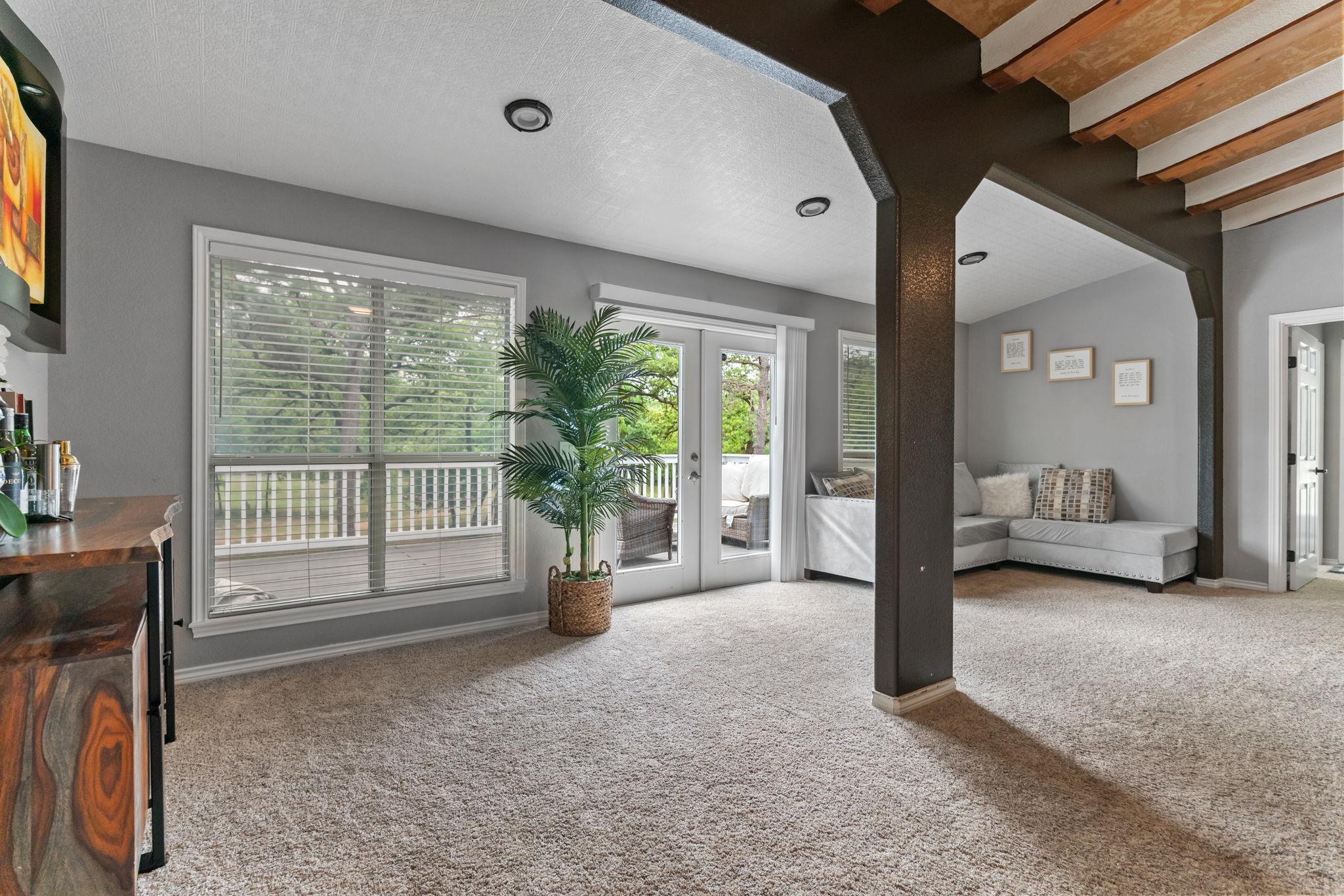 129 Valley Spur, Smithville, TX 78957