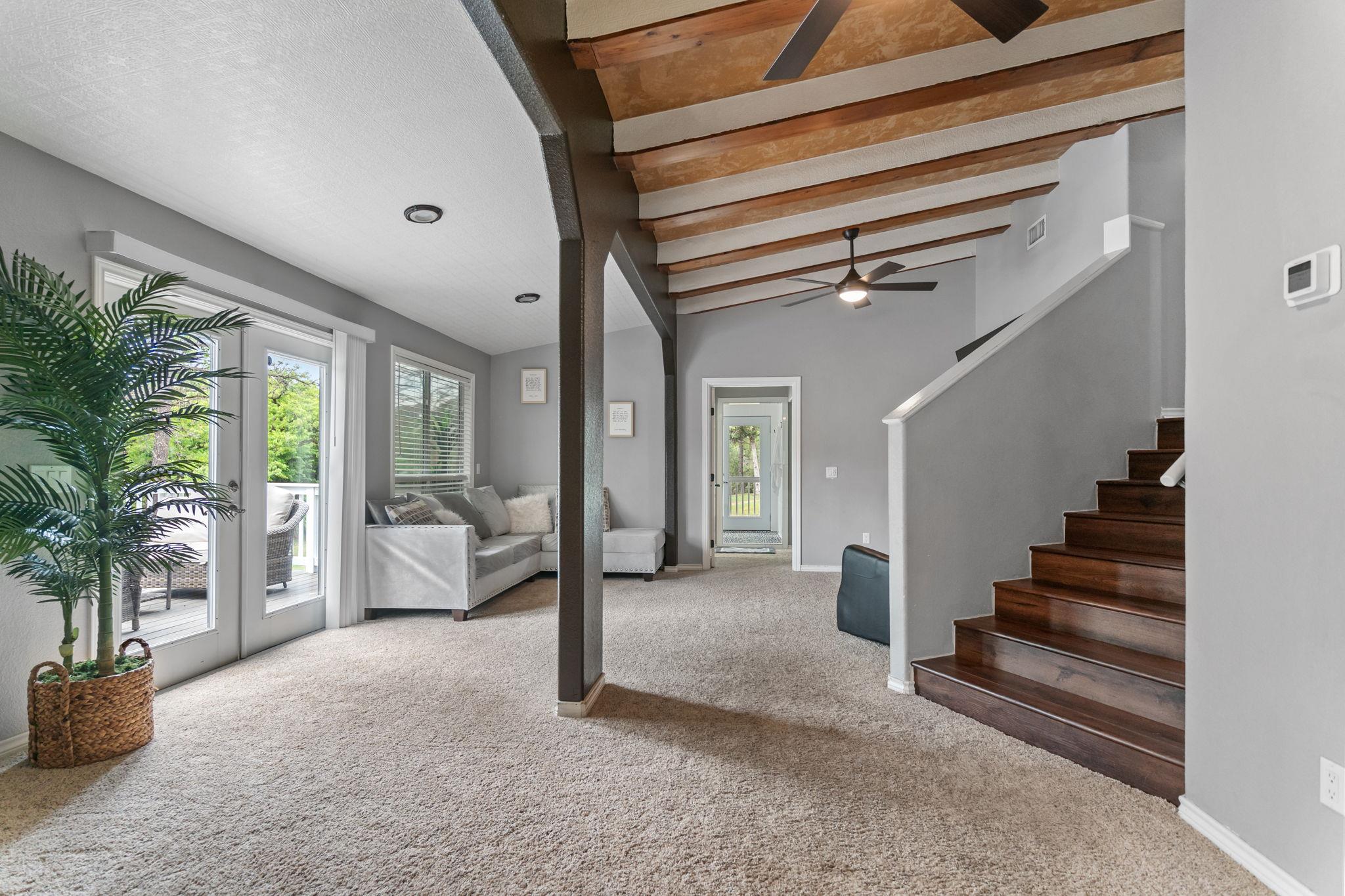 129 Valley Spur, Smithville, TX 78957